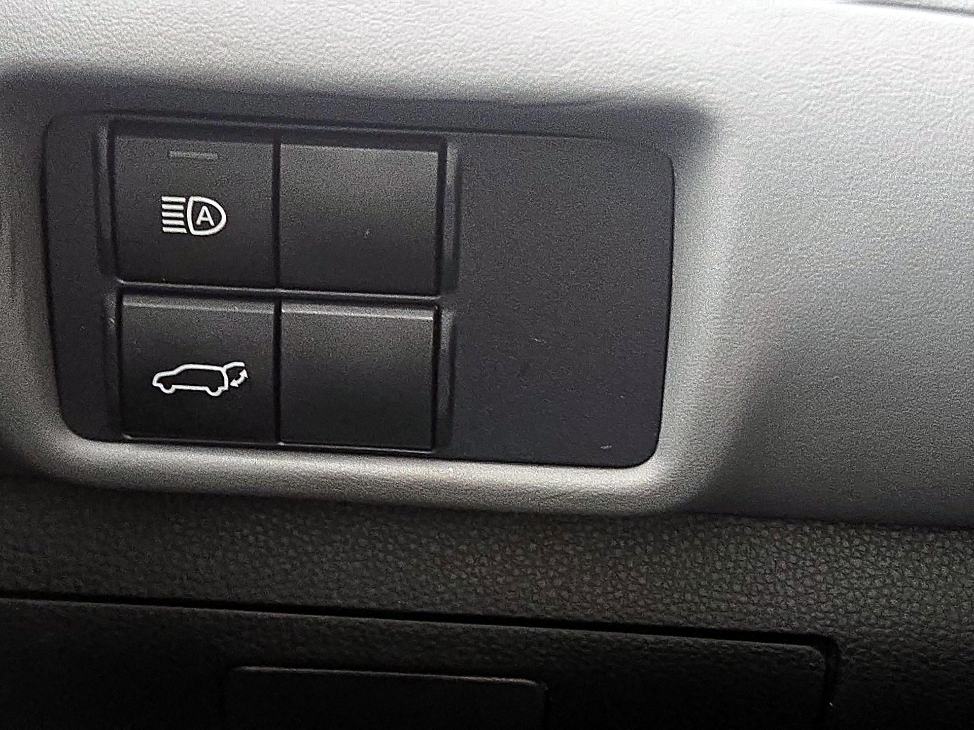 Thumbnail: 2021 Toyota Highlander - 13