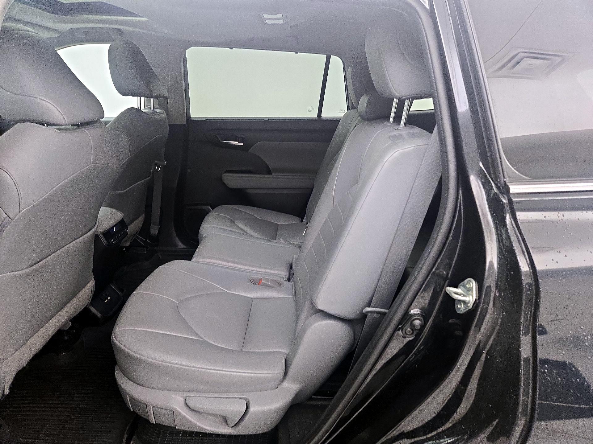 Thumbnail: 2021 Toyota Highlander - 20