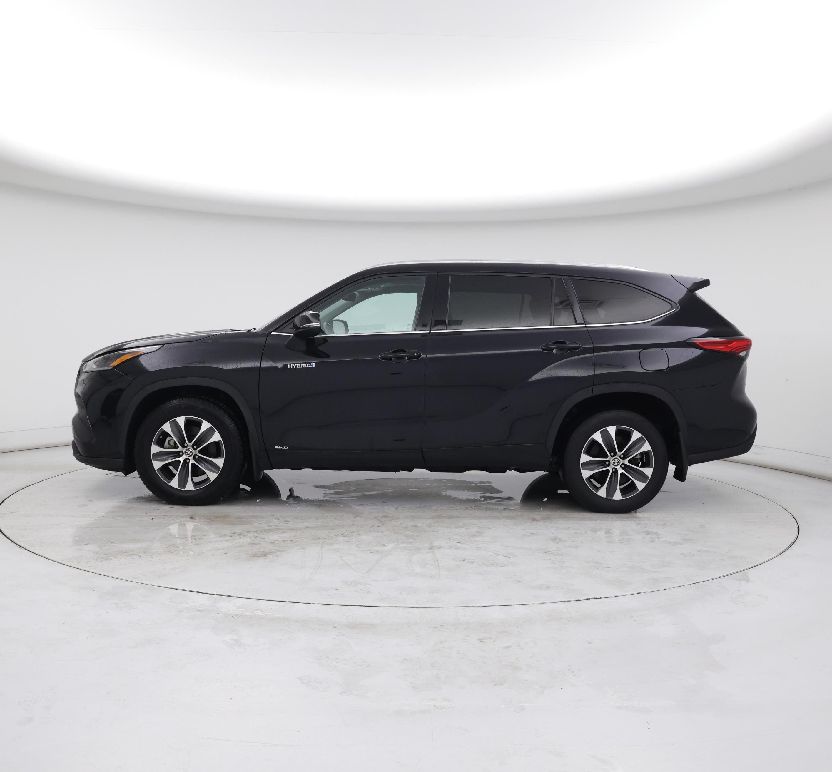 Thumbnail: 2021 Toyota Highlander - 3