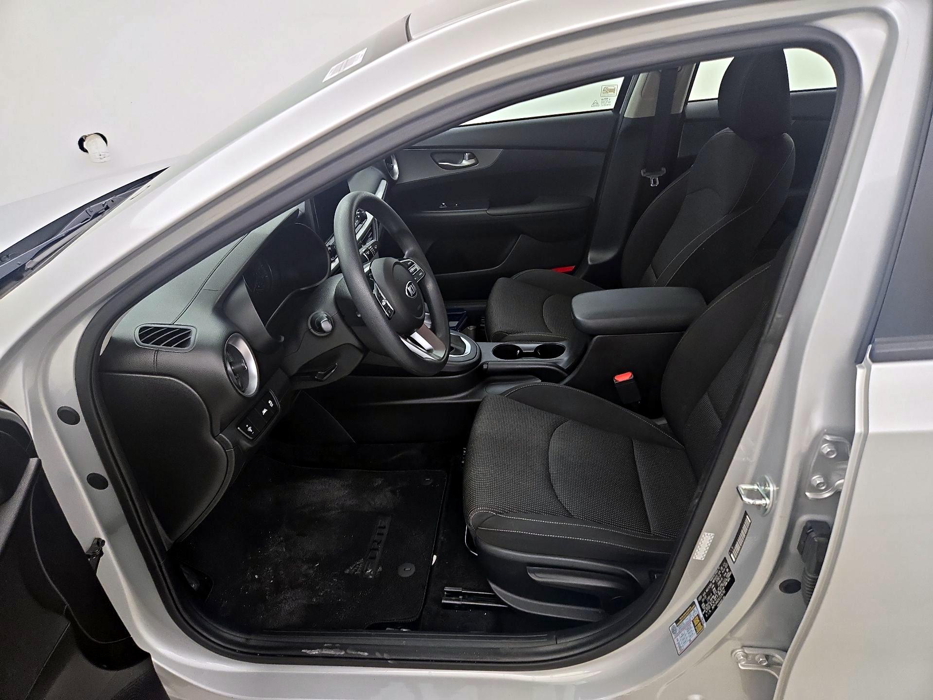 Thumbnail: 2020 Kia Forte - 11