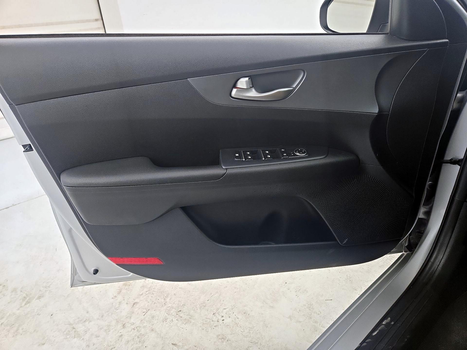 Thumbnail: 2020 Kia Forte - 12