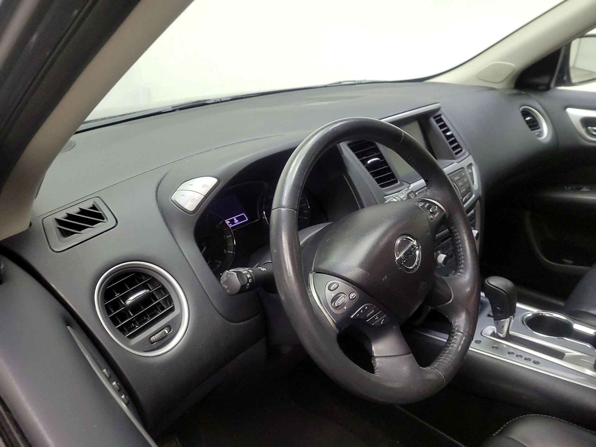 Thumbnail: 2017 Nissan Pathfinder - 9