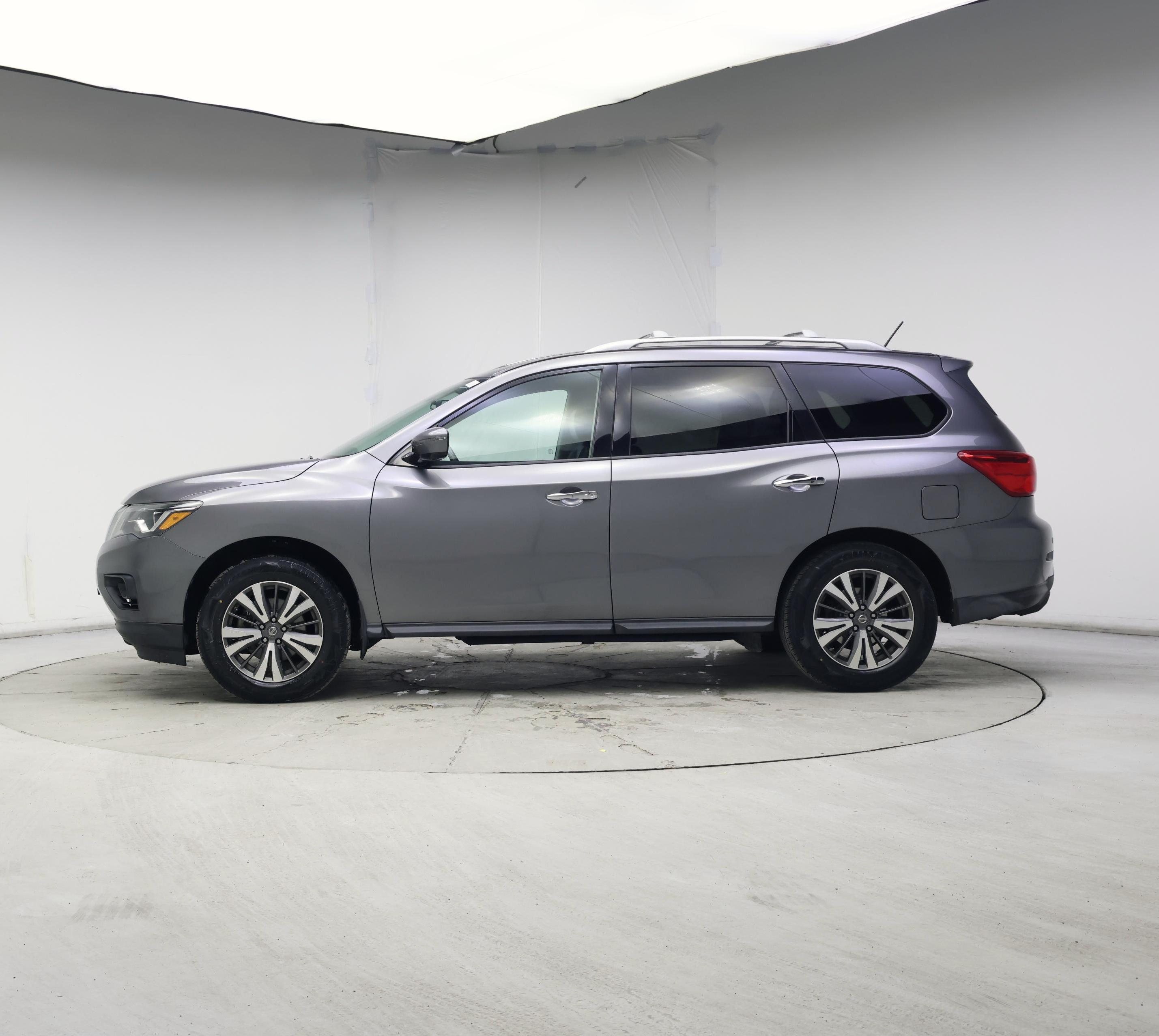 Thumbnail: 2017 Nissan Pathfinder - 3