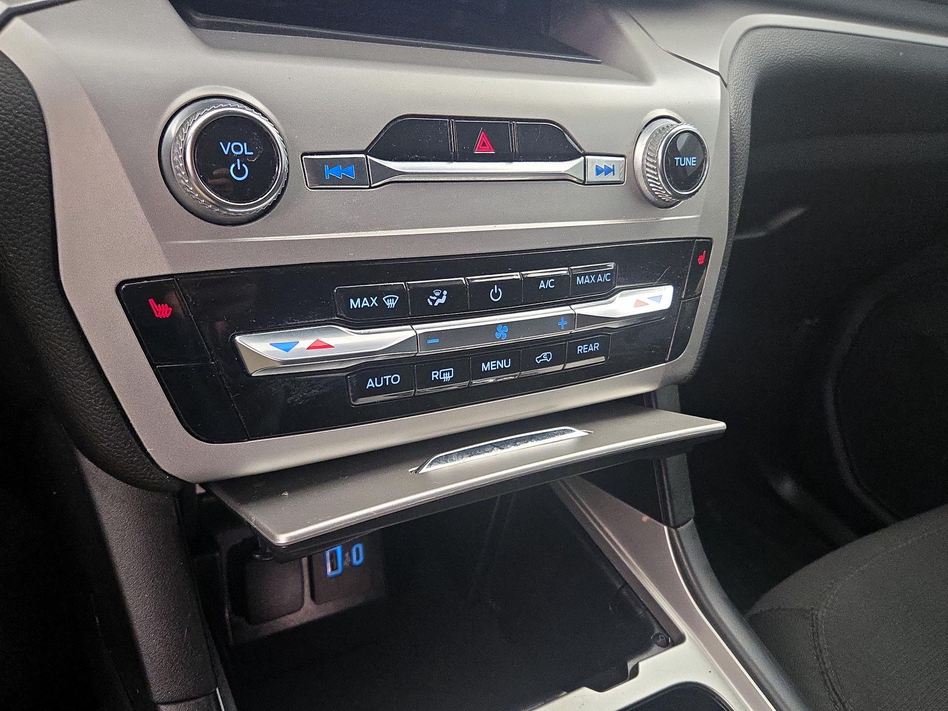 Thumbnail: 2022 Ford Explorer - 16