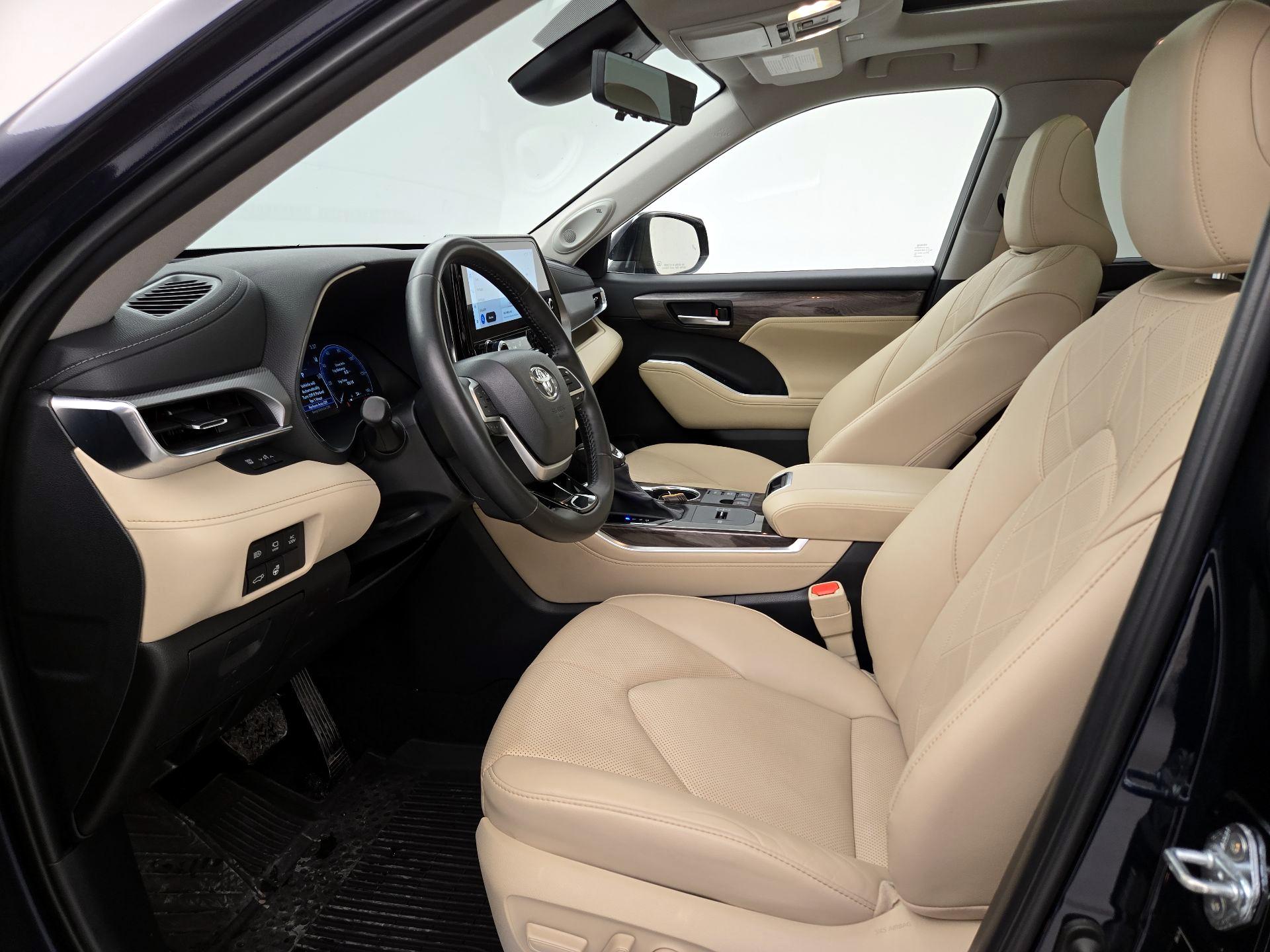 Thumbnail: 2024 Toyota Highlander - 11