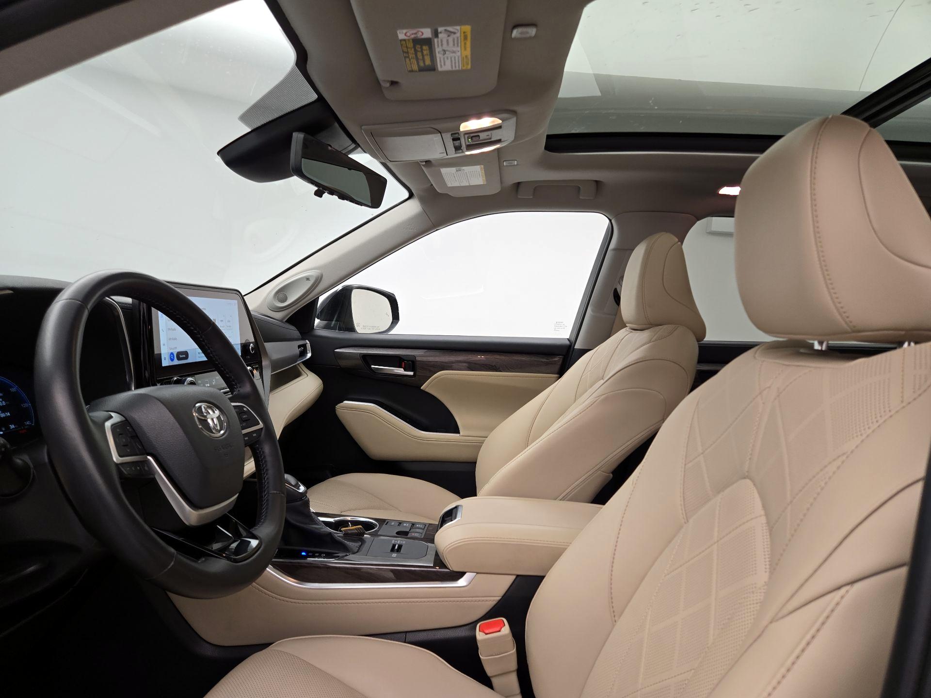 Thumbnail: 2024 Toyota Highlander - 19