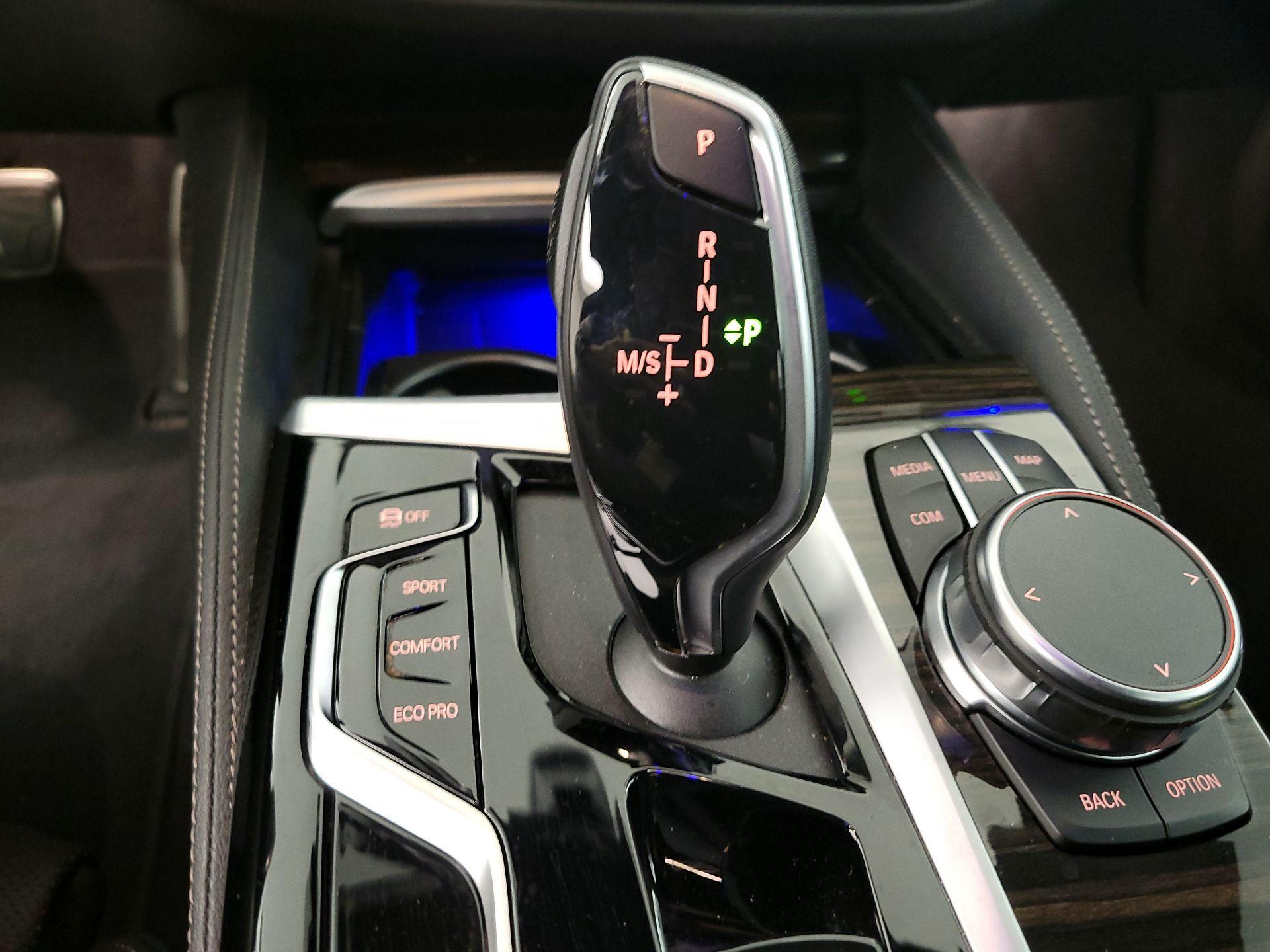 Thumbnail: 2023 BMW 5 Series - 18