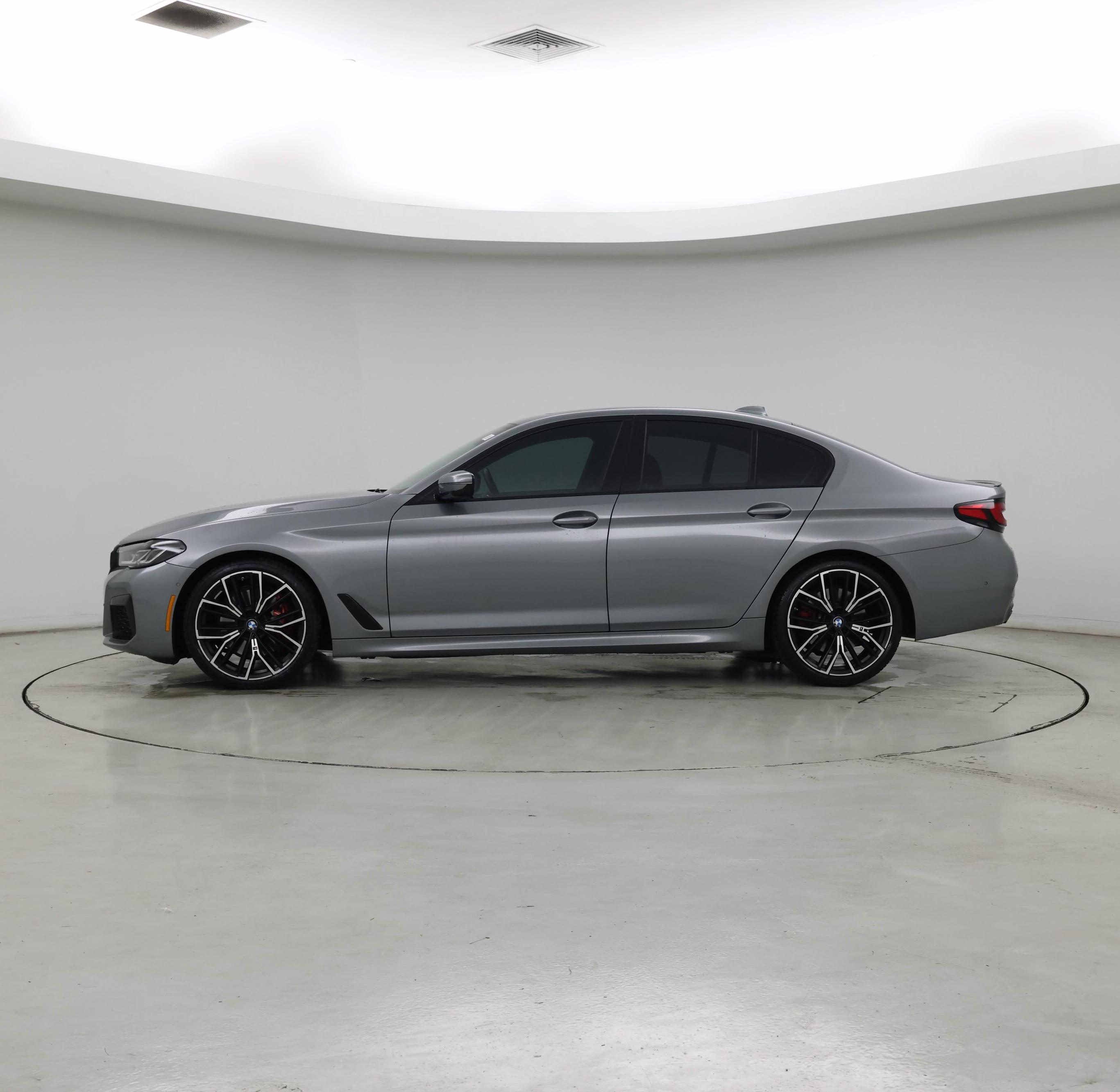 Thumbnail: 2023 BMW 5 Series - 3