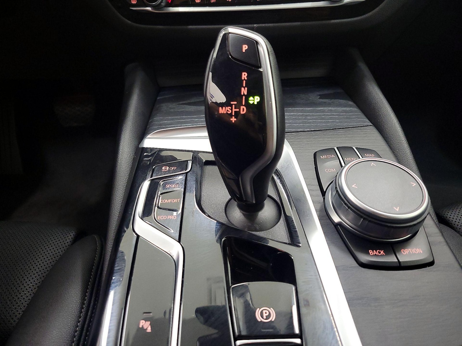 2022 BMW 5 Series 530i - Photo 19