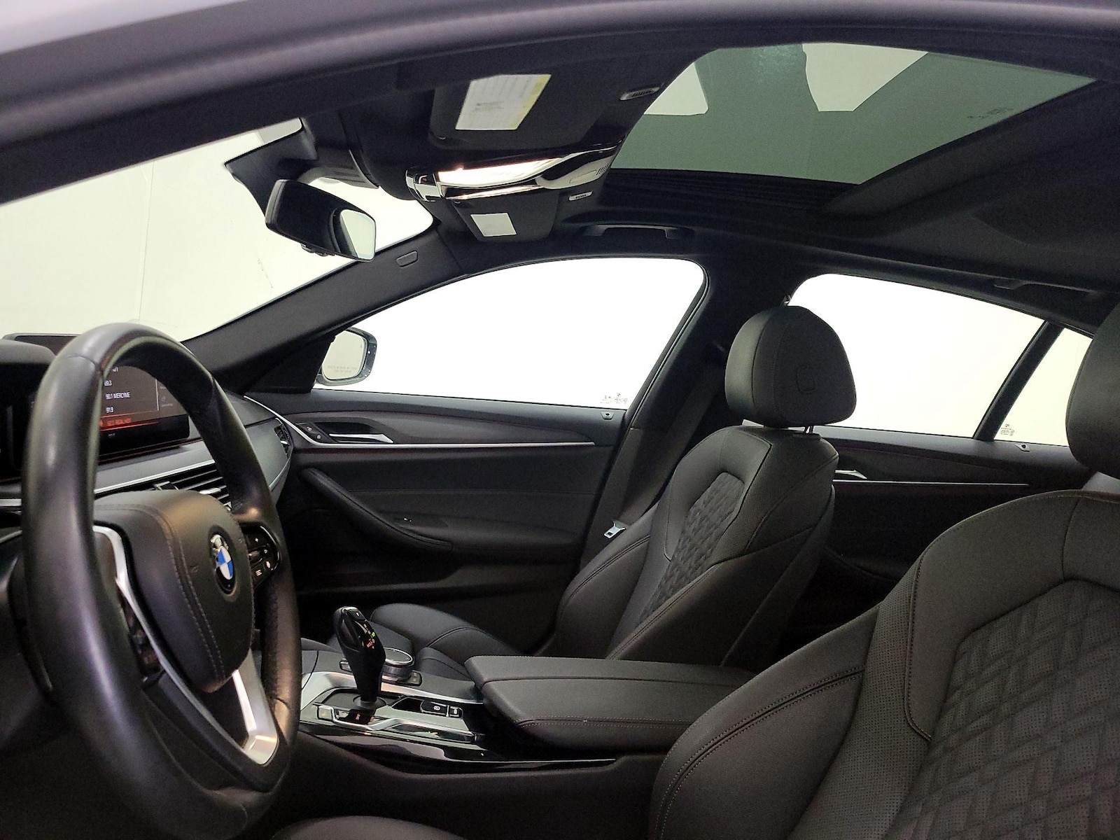 2022 BMW 5 Series 530i - Photo 21
