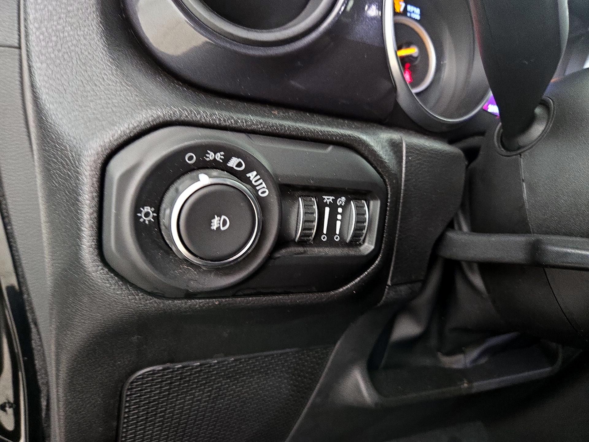 Thumbnail: 2022 Jeep Wrangler - 13