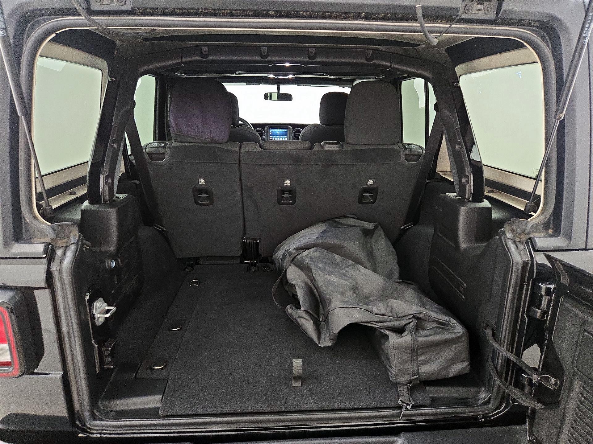 Thumbnail: 2022 Jeep Wrangler - 20