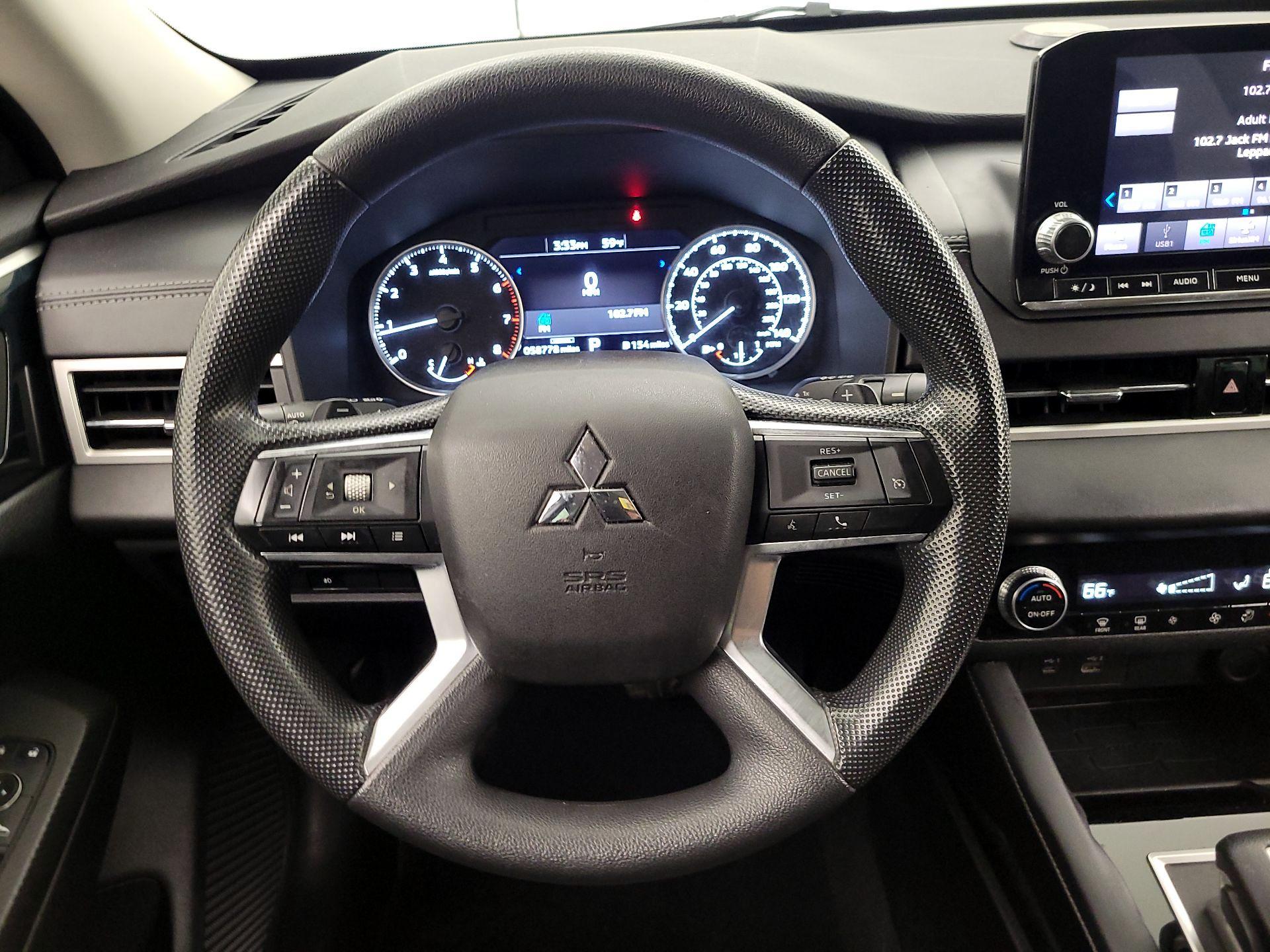 Thumbnail: 2022 Mitsubishi Outlander - 10