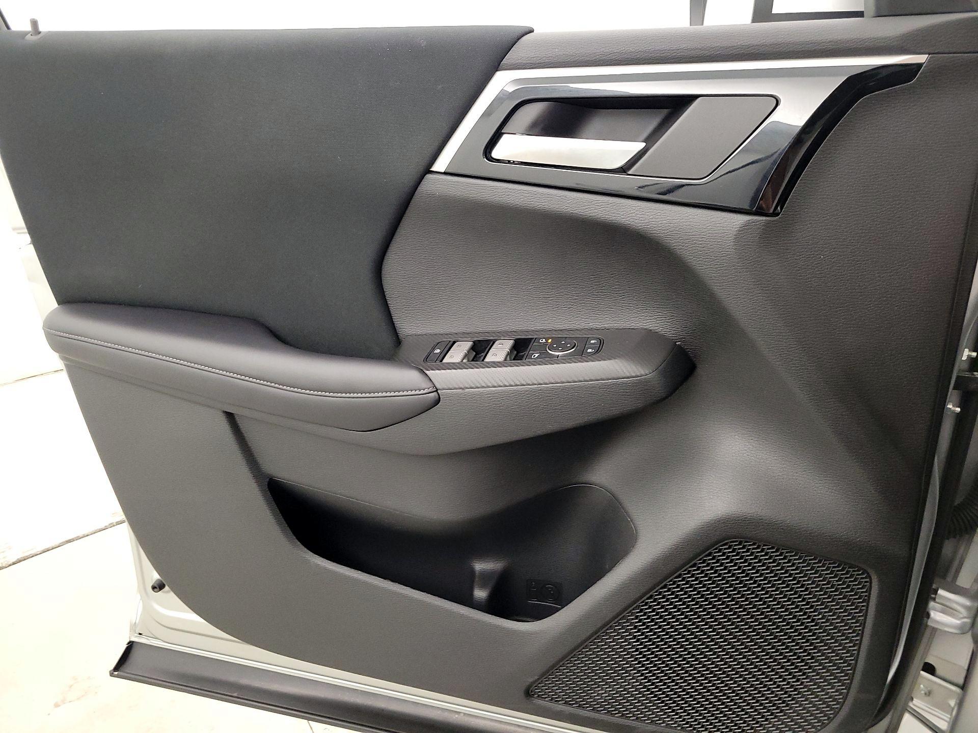 Thumbnail: 2022 Mitsubishi Outlander - 12