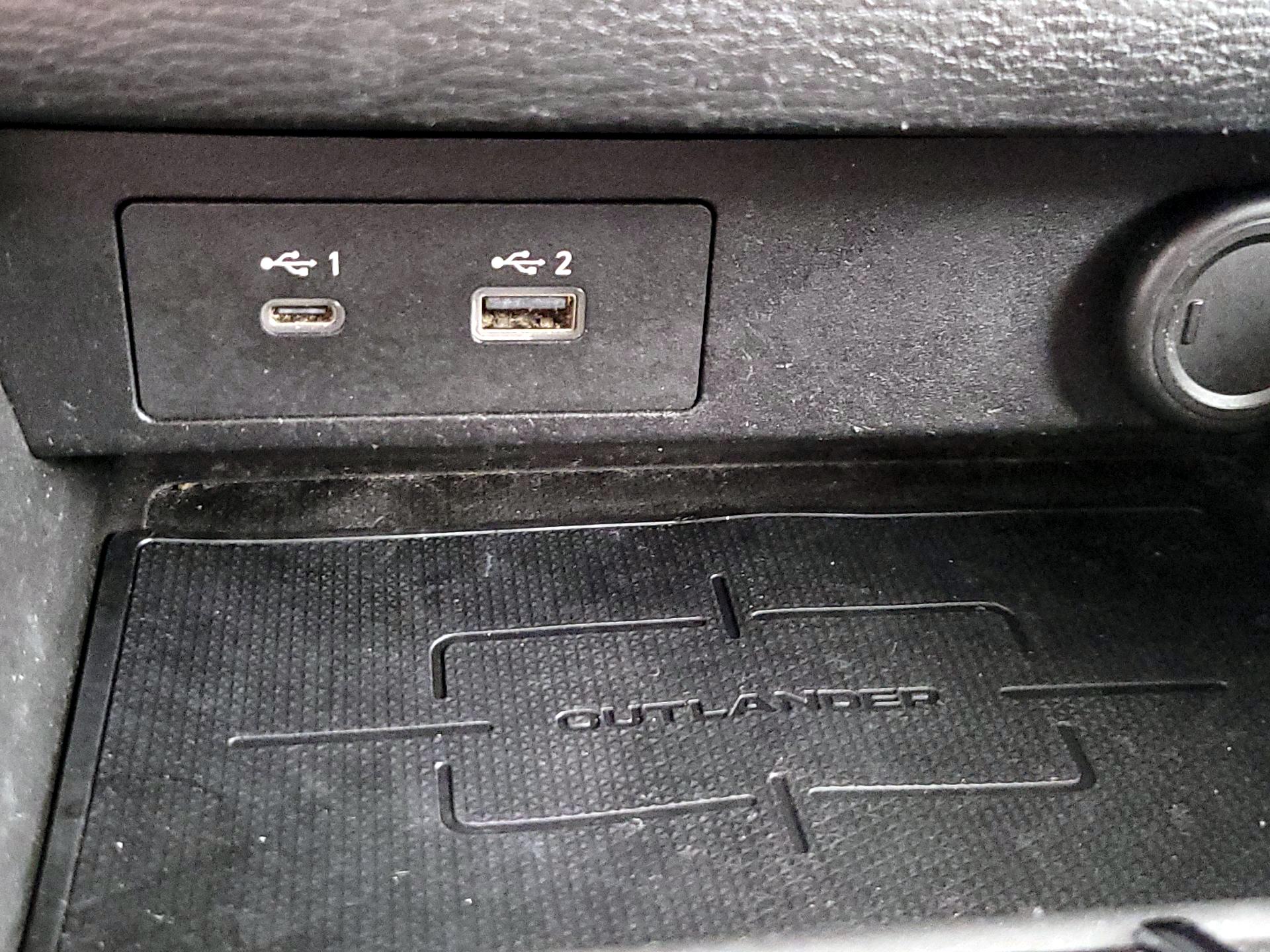 Thumbnail: 2022 Mitsubishi Outlander - 18