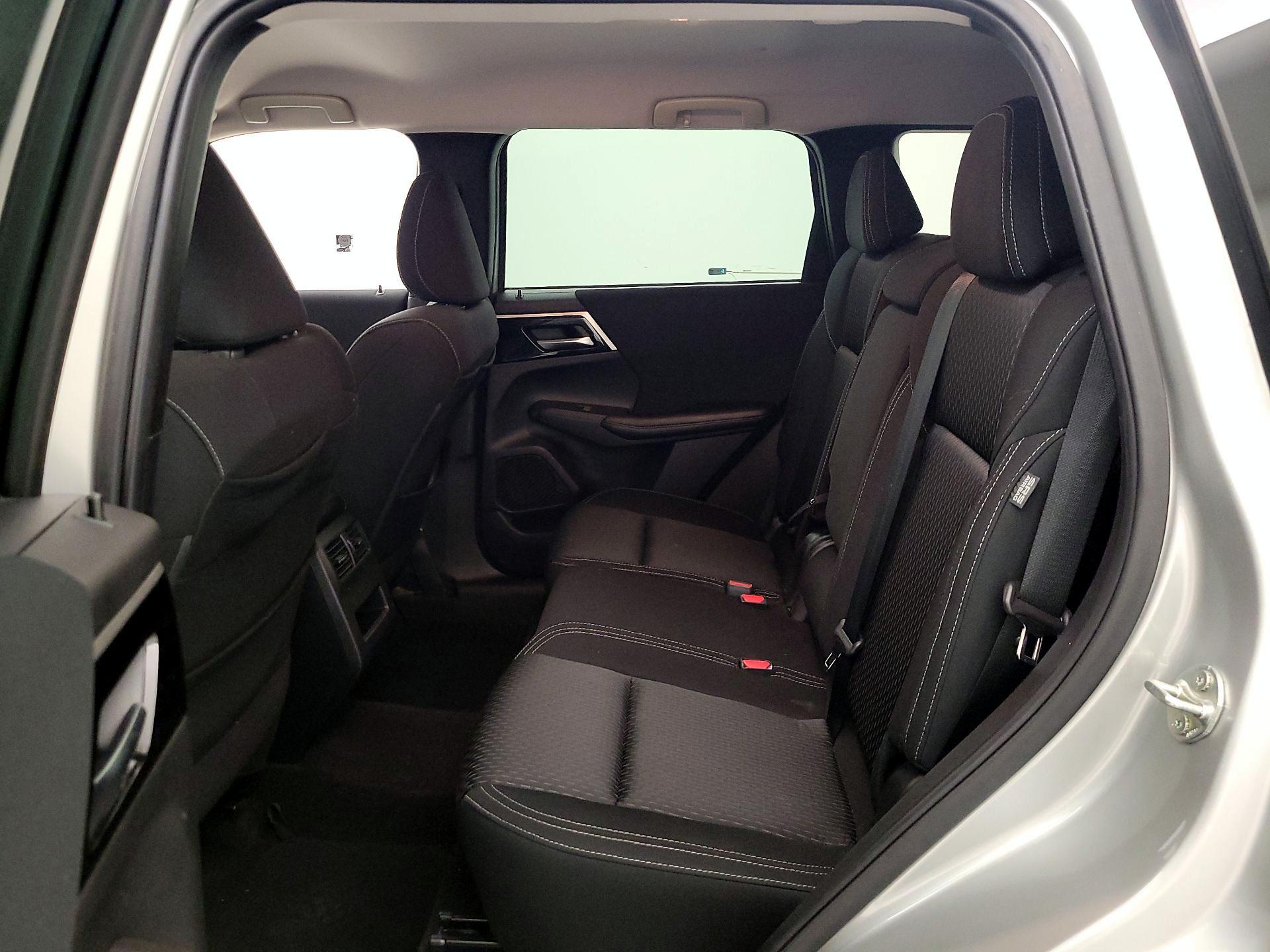 Thumbnail: 2022 Mitsubishi Outlander - 19