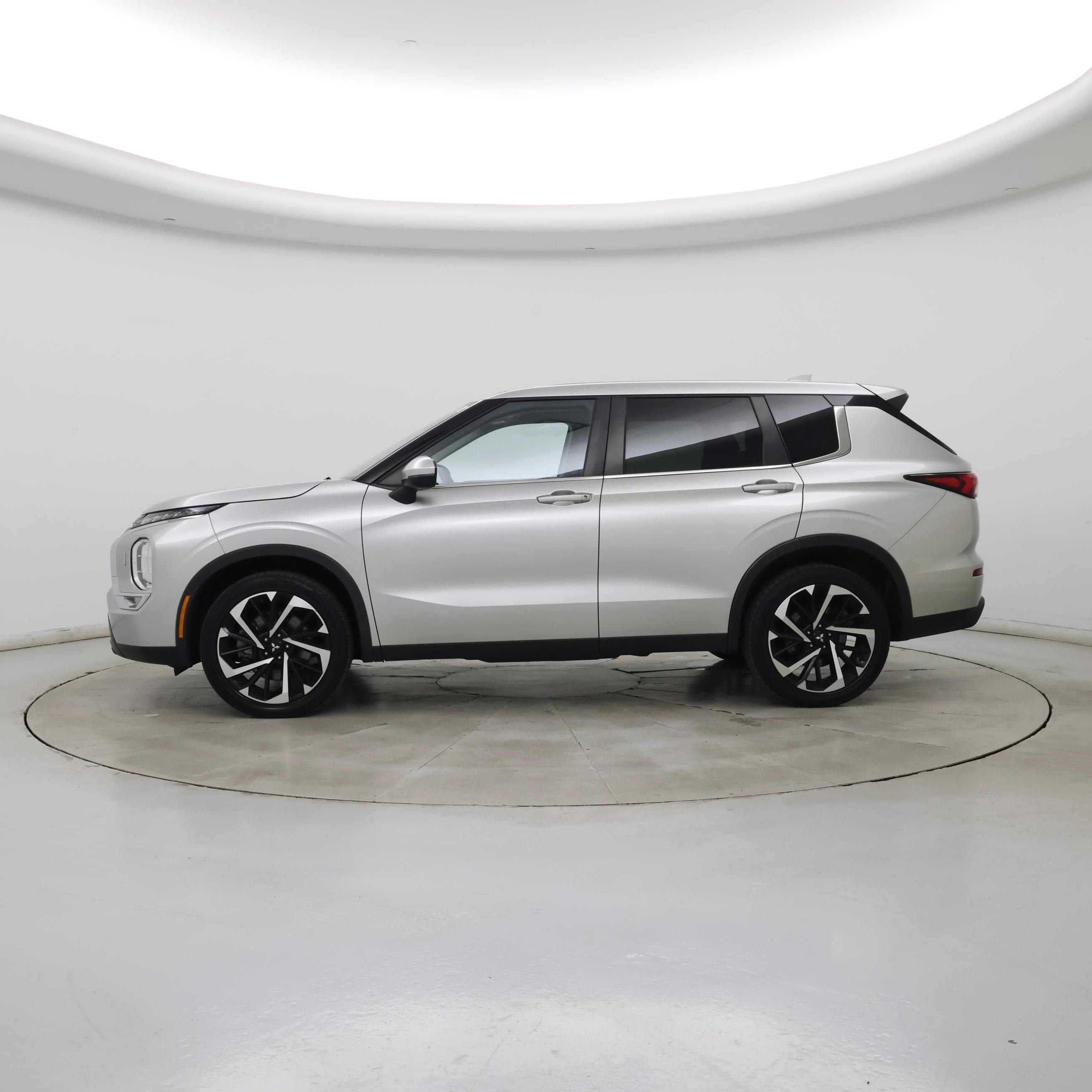 Thumbnail: 2022 Mitsubishi Outlander - 3