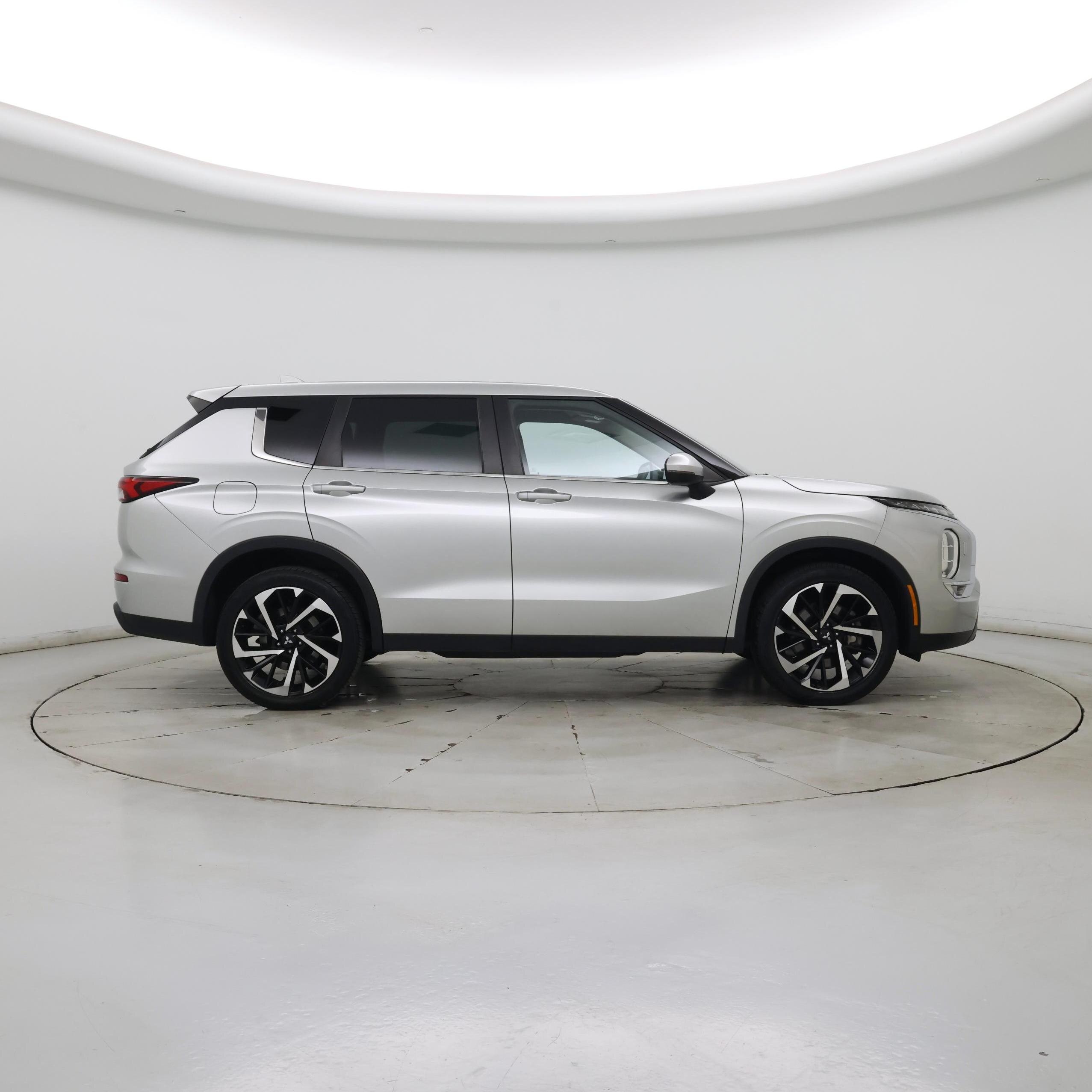 Thumbnail: 2022 Mitsubishi Outlander - 7