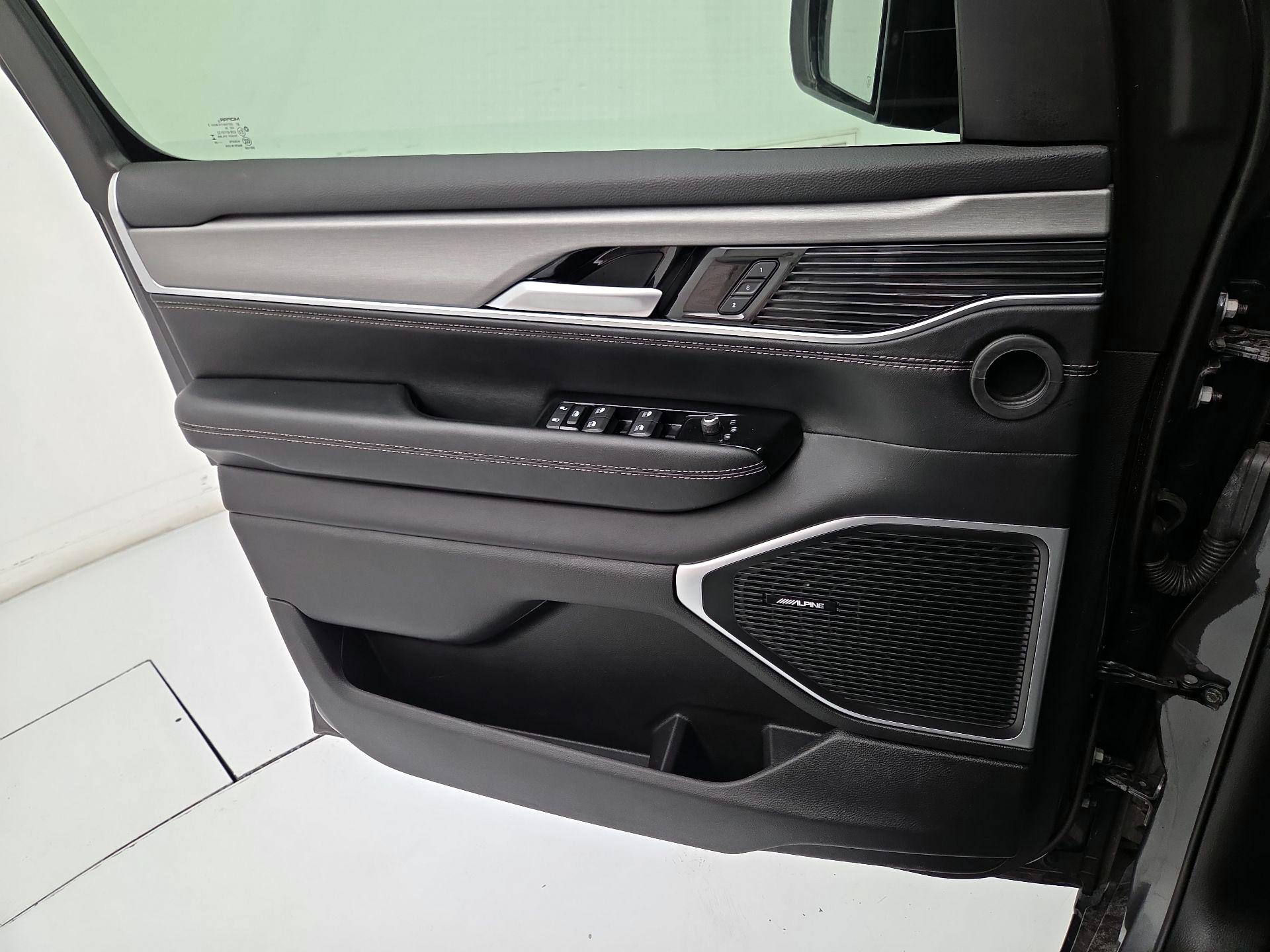 Thumbnail: 2024 Jeep Wagoneer - 12