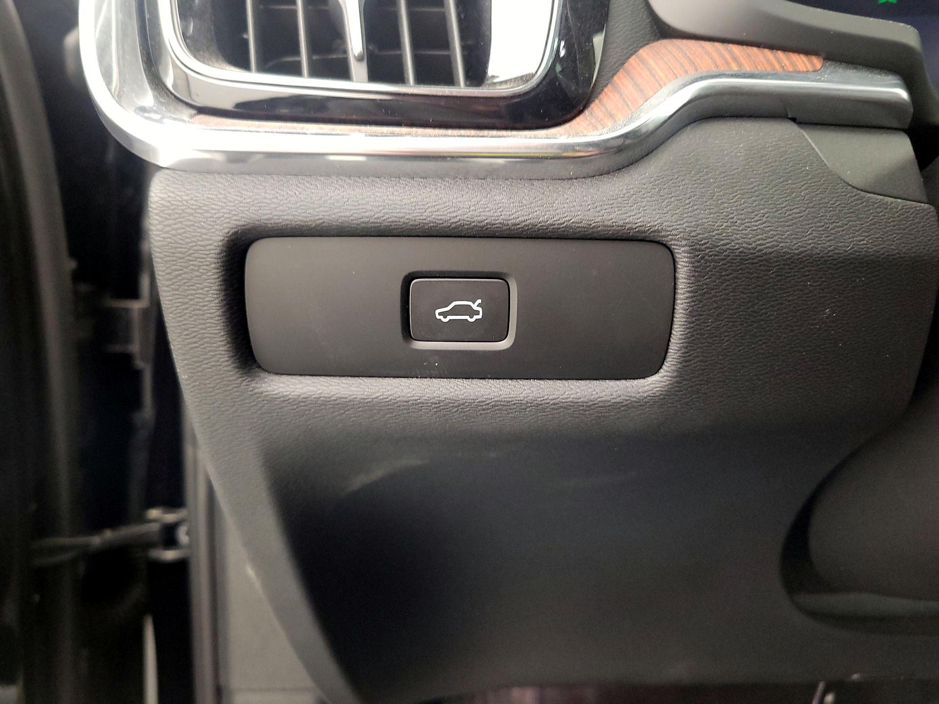 Thumbnail: 2025 Volvo S60 - 13