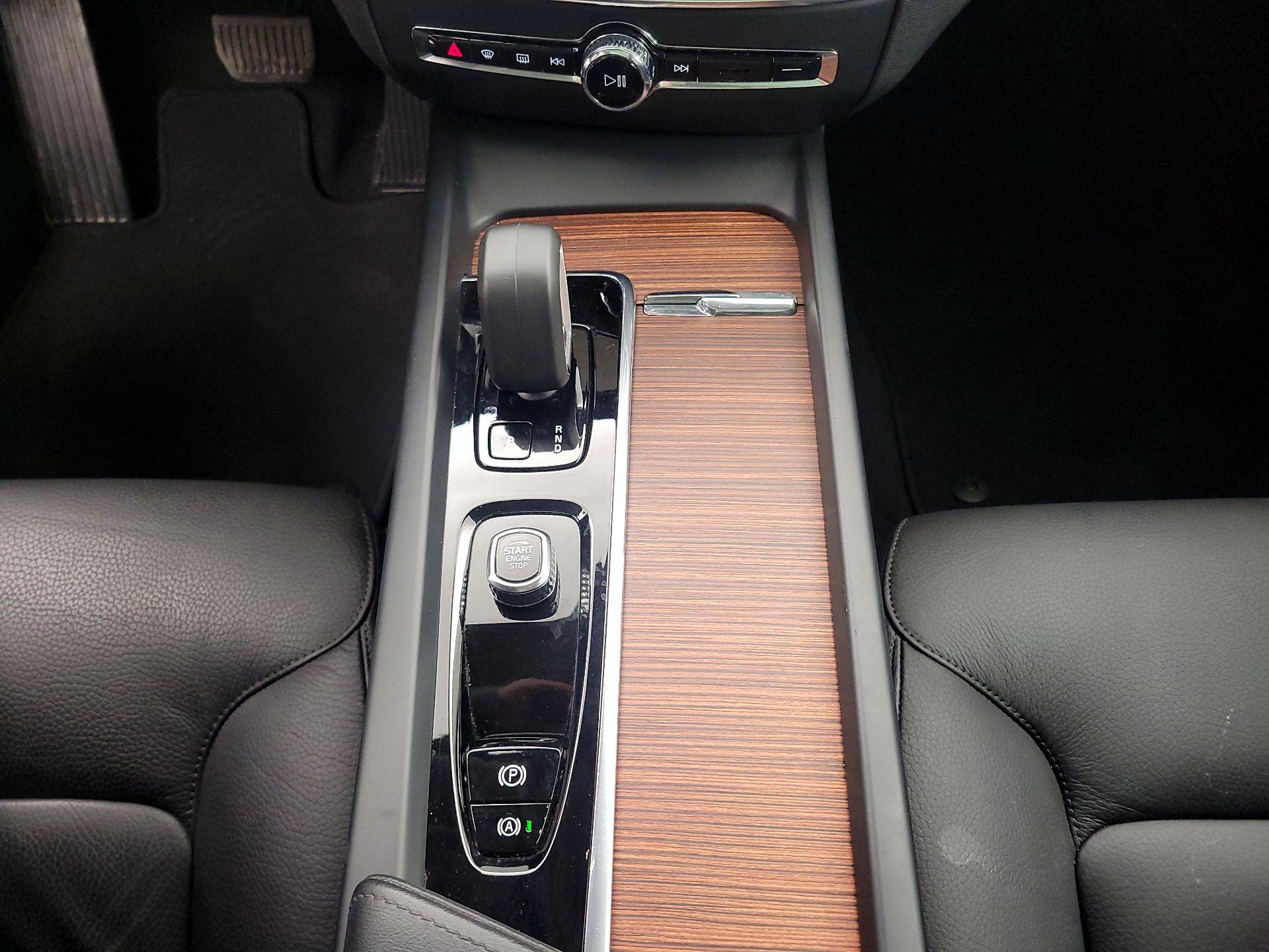 Thumbnail: 2025 Volvo S60 - 17