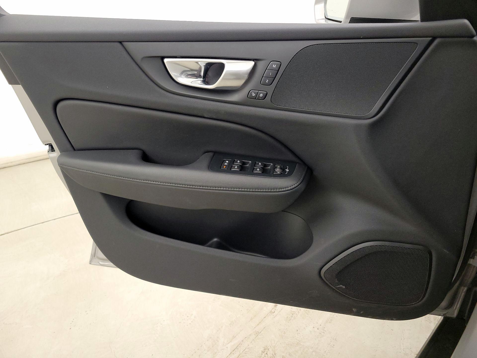 Thumbnail: 2025 Volvo S60 - 12