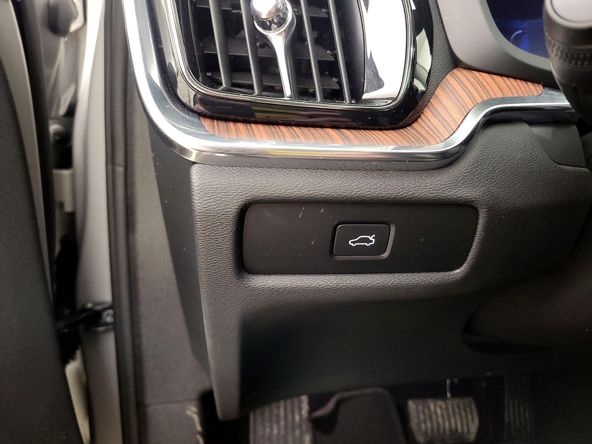 Thumbnail: 2025 Volvo S60 - 13