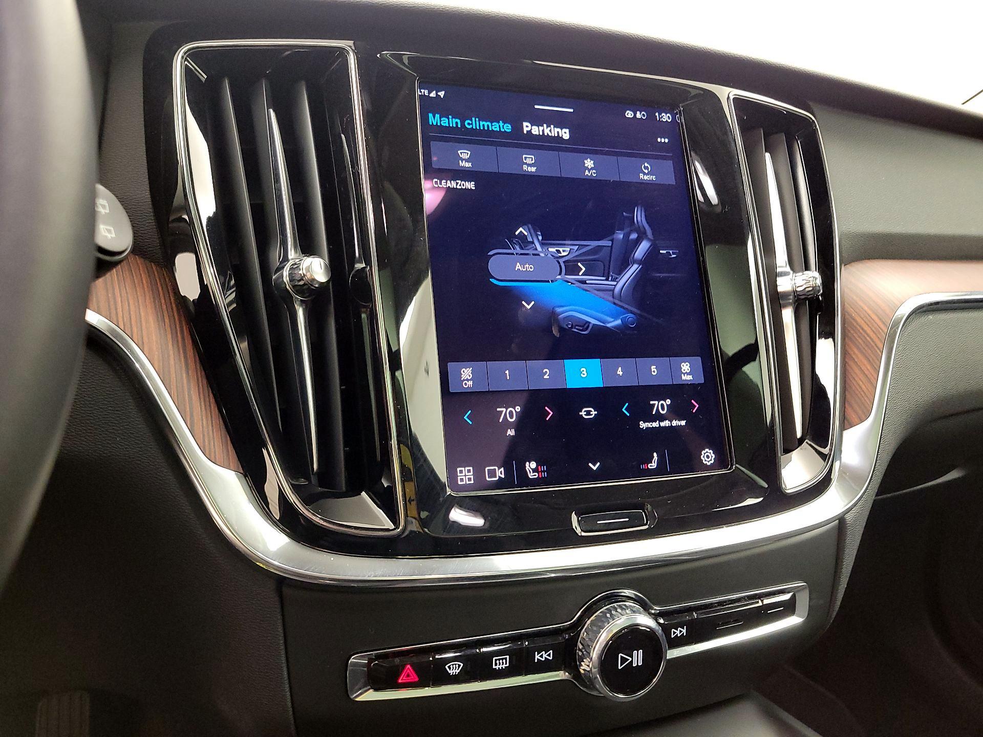 Thumbnail: 2025 Volvo S60 - 17