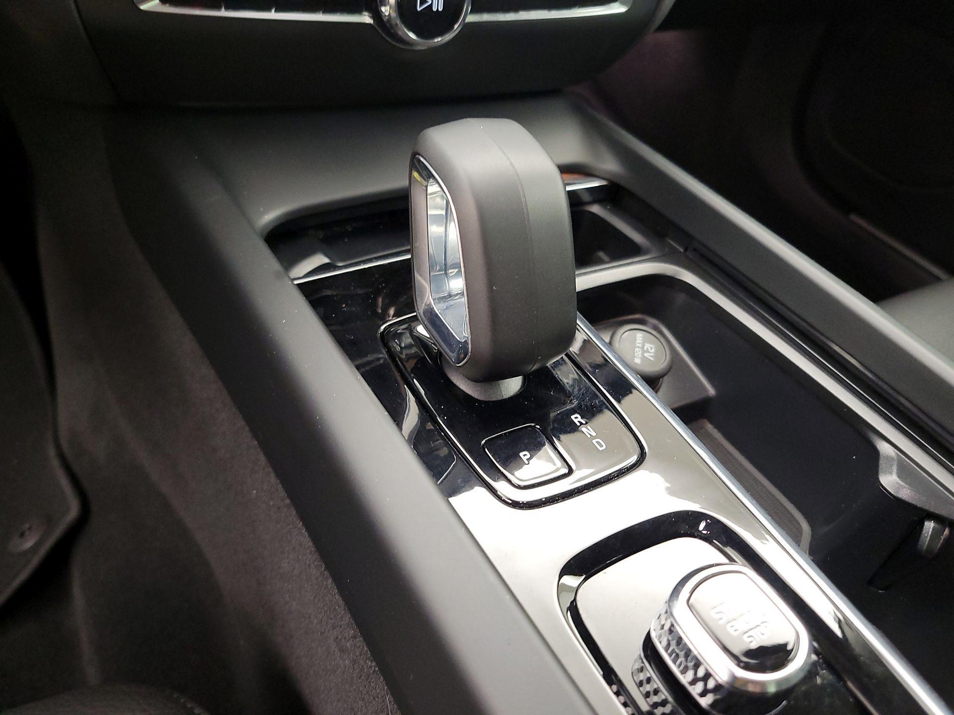 Thumbnail: 2025 Volvo S60 - 18