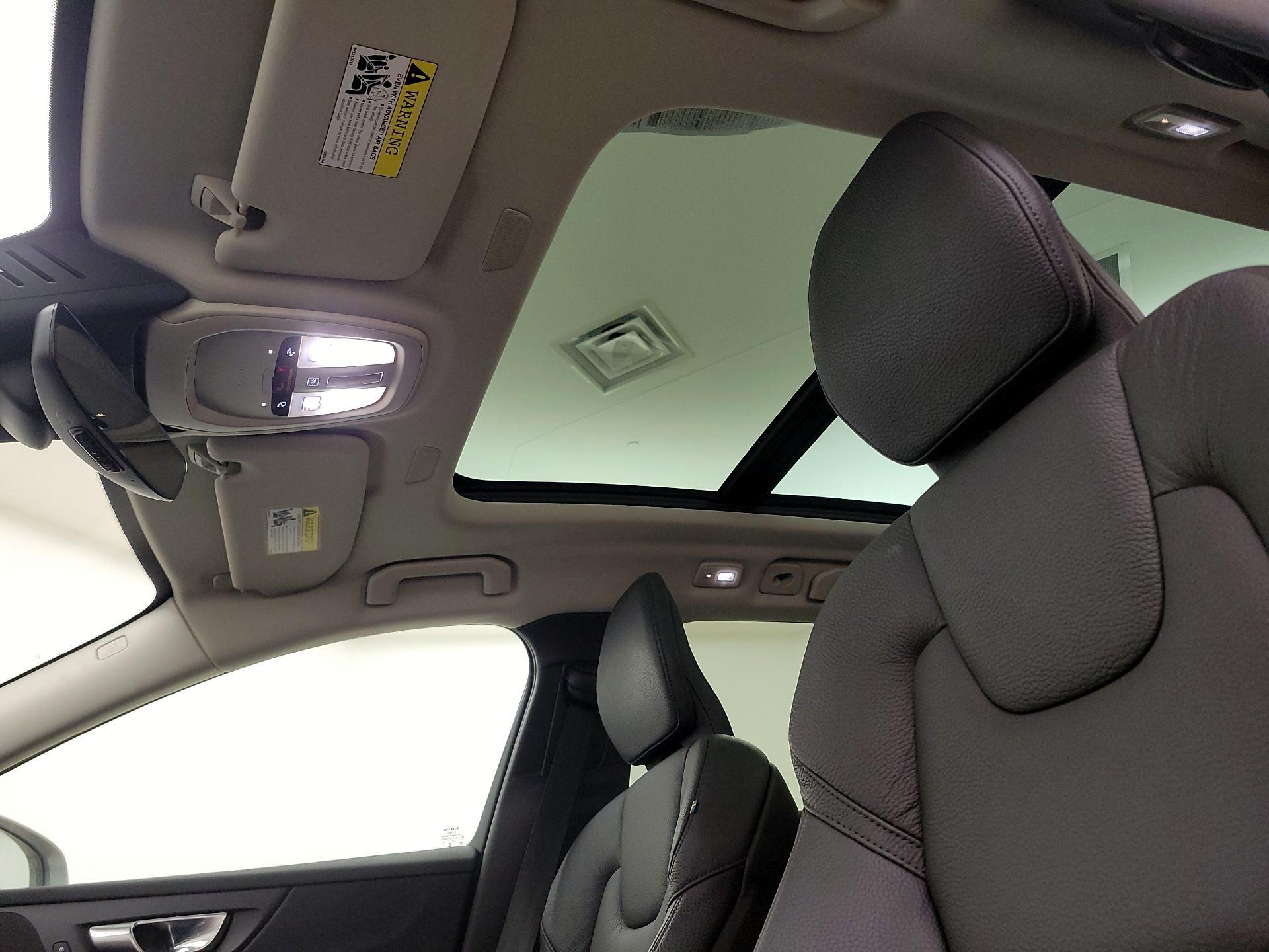 Thumbnail: 2025 Volvo S60 - 20