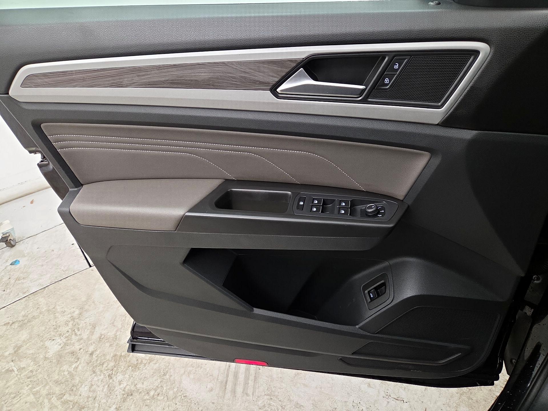 Thumbnail: 2022 Volkswagen Atlas - 12