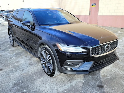 2025 Volvo V60 Cross Country B5 Plus