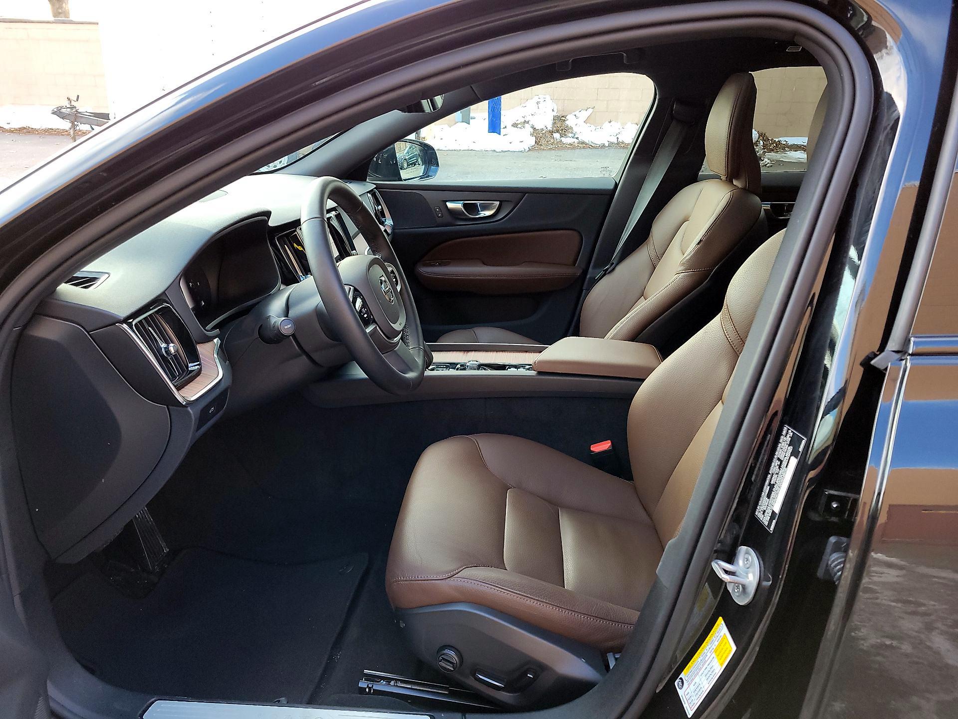 Thumbnail: 2025 Volvo S60 - 9