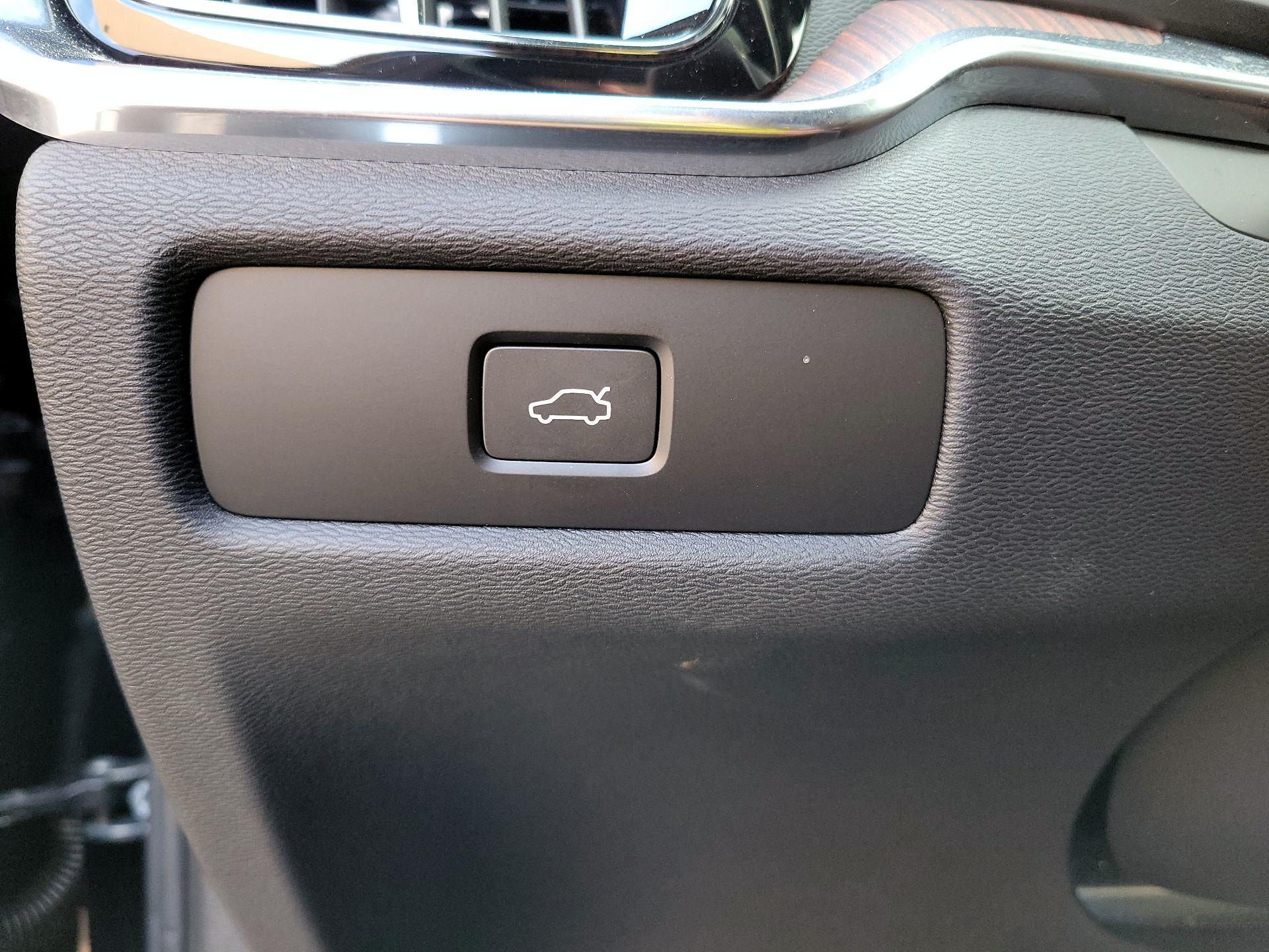 Thumbnail: 2025 Volvo S60 - 11