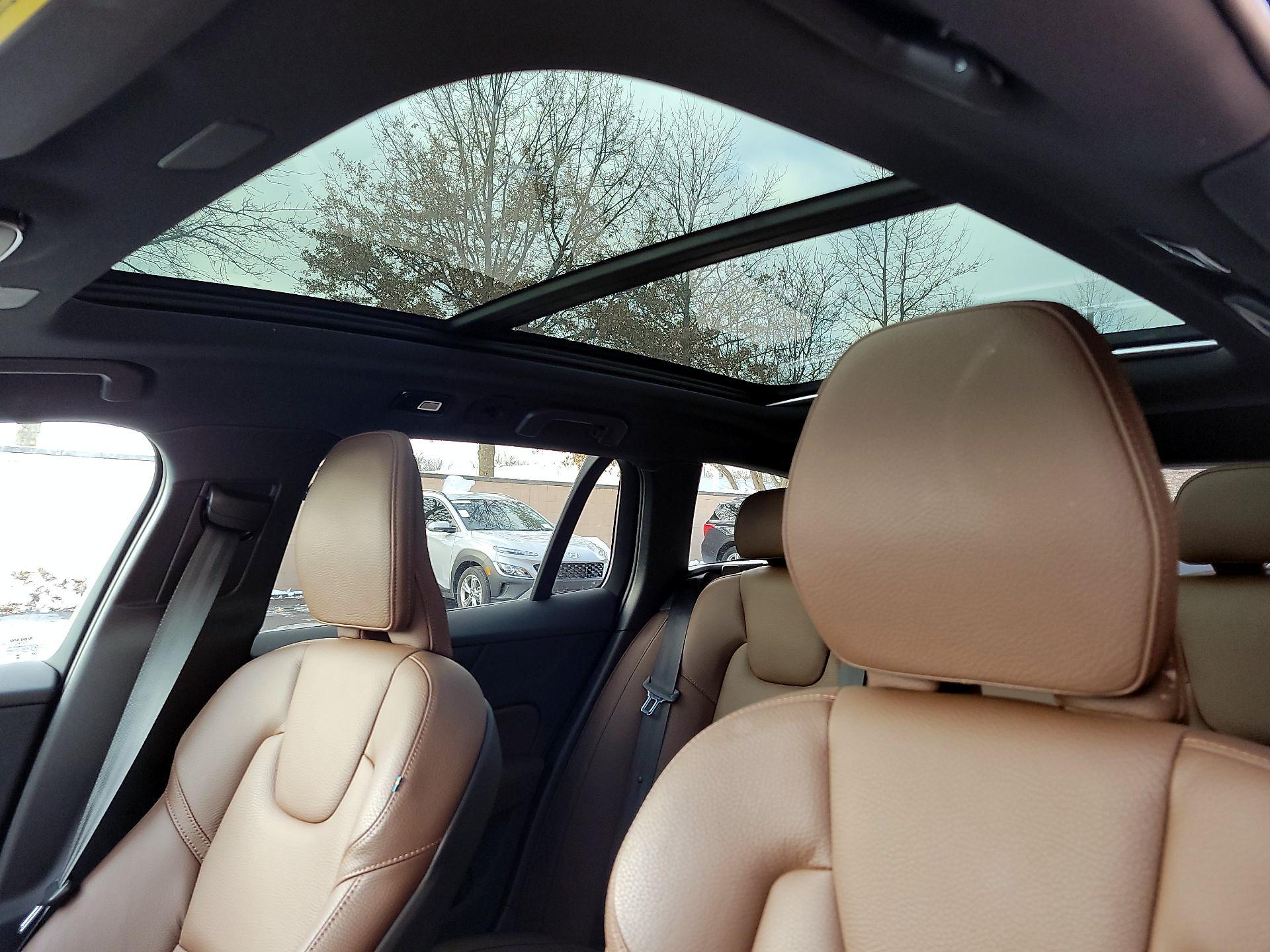 Thumbnail: 2025 Volvo S60 - 17