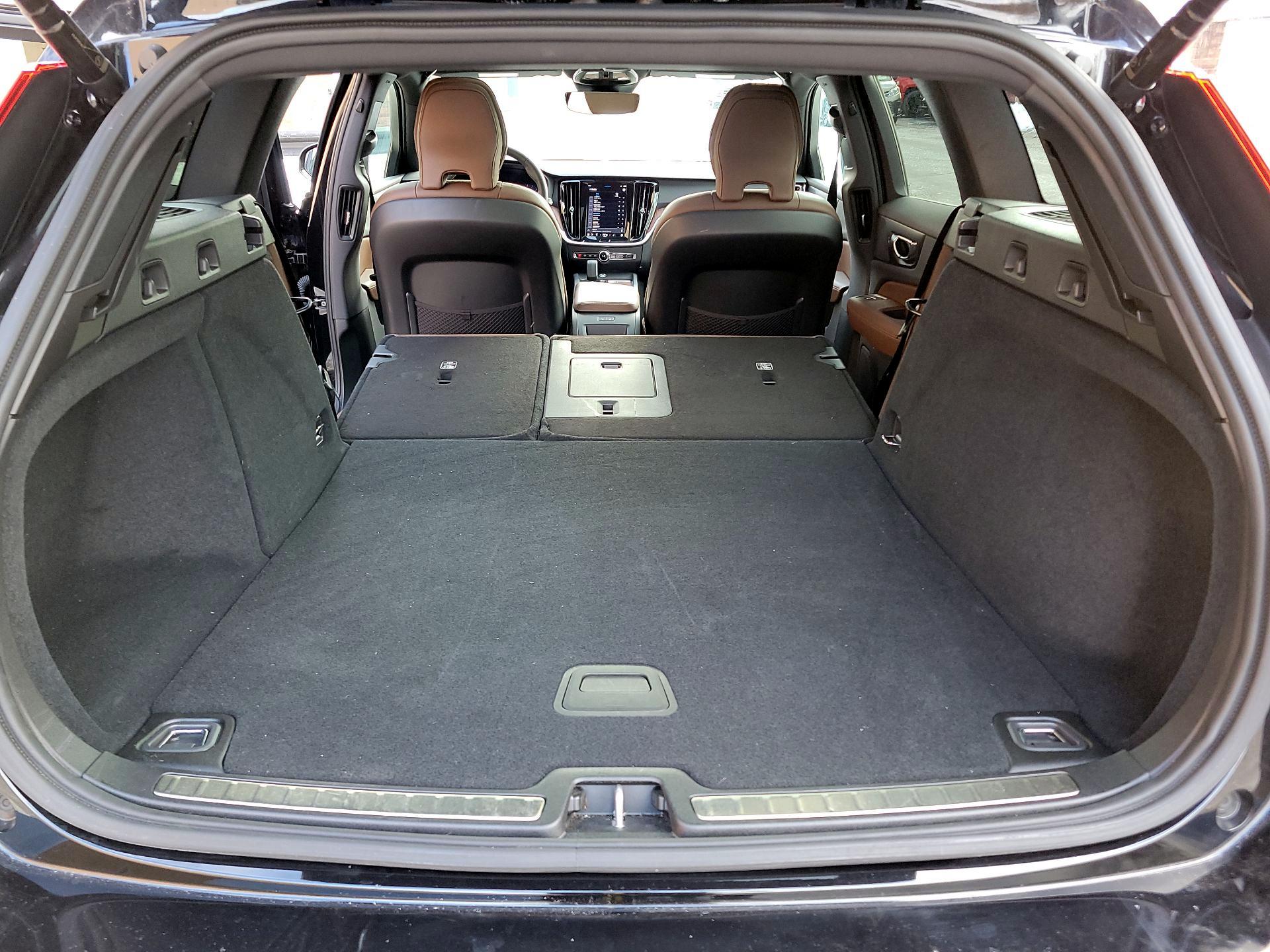 Thumbnail: 2025 Volvo S60 - 20