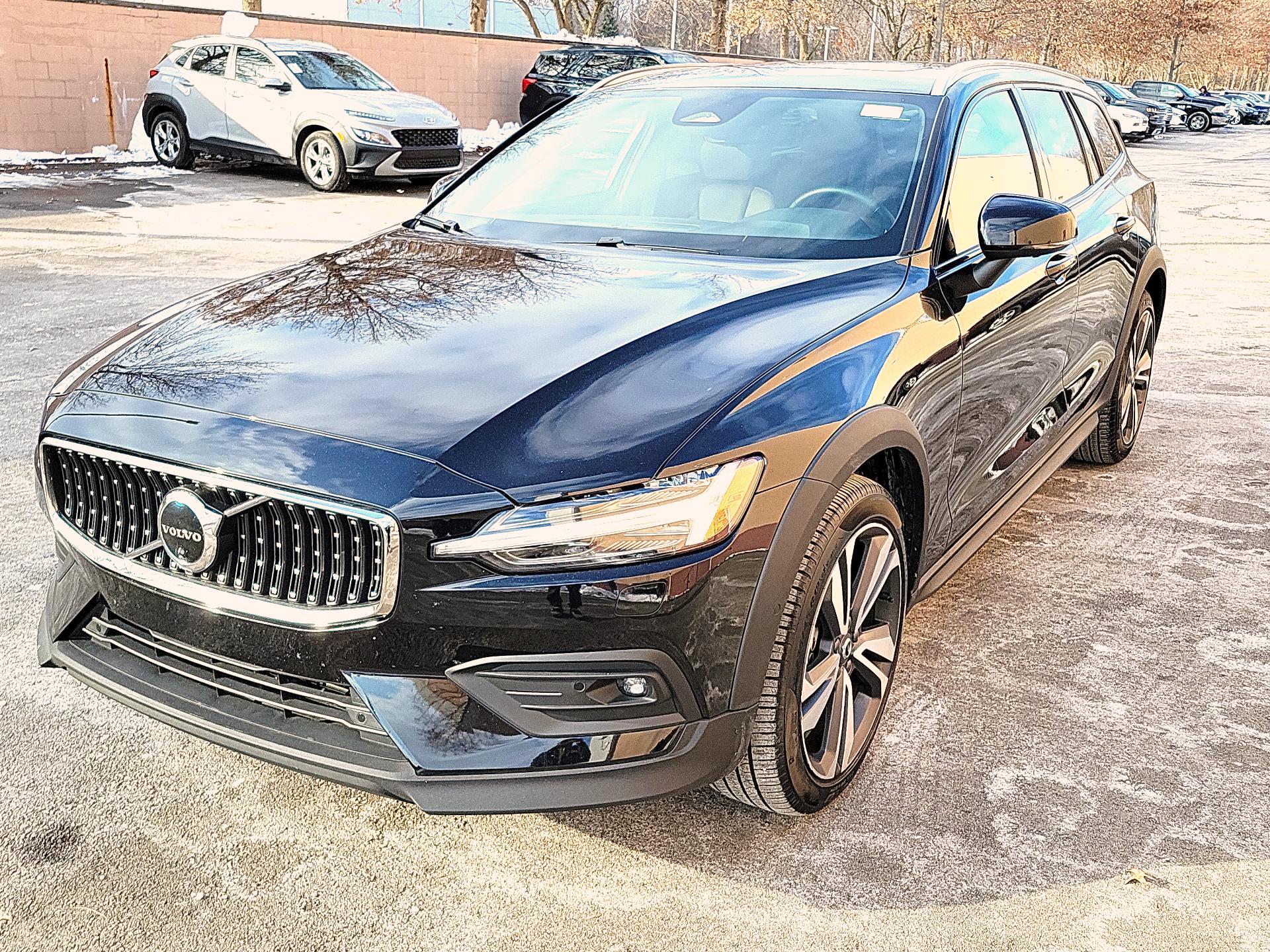 Thumbnail: 2025 Volvo S60 - 3