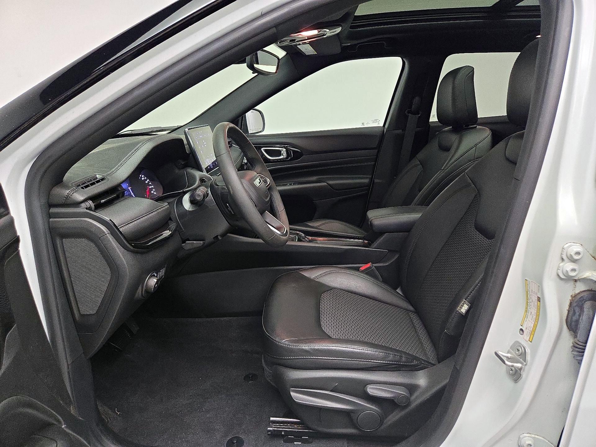 Thumbnail: 2022 Jeep Compass - 11