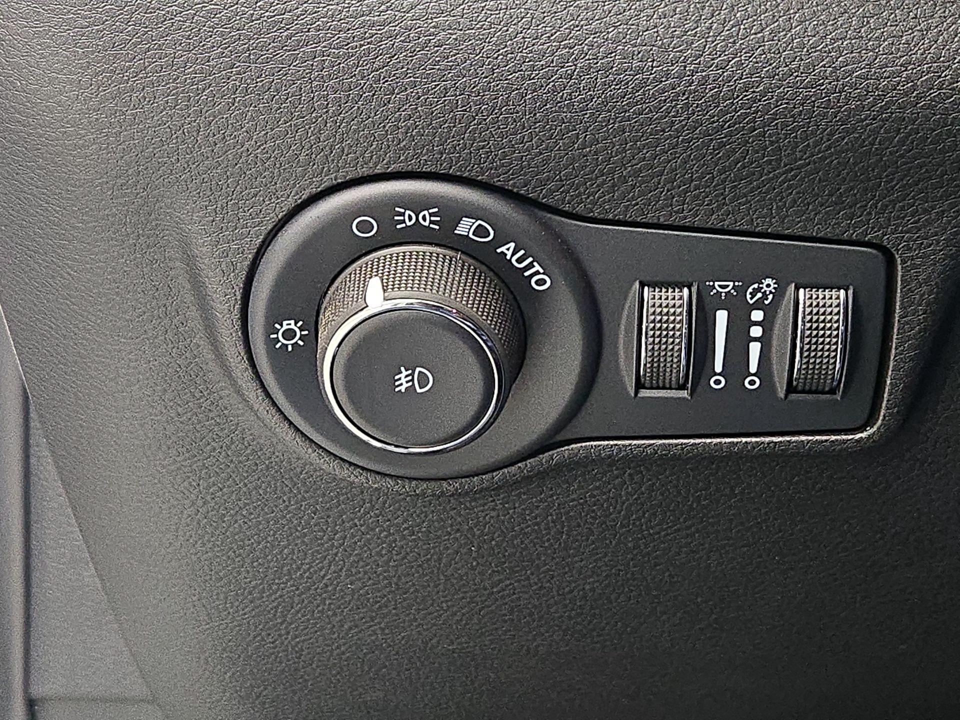 Thumbnail: 2022 Jeep Compass - 13