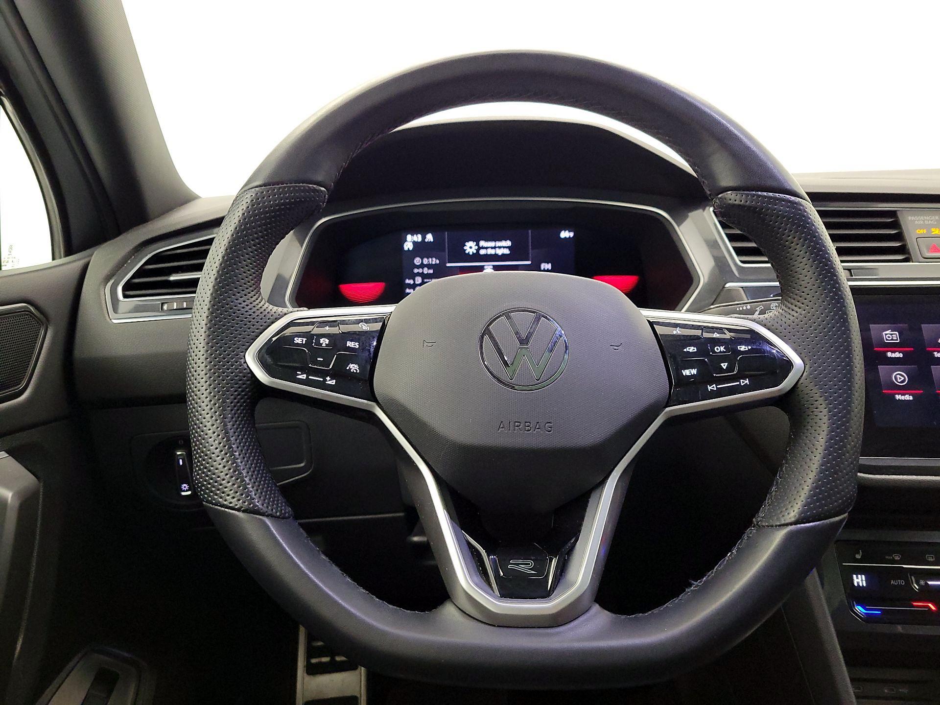 Thumbnail: 2022 Volkswagen Tiguan - 10