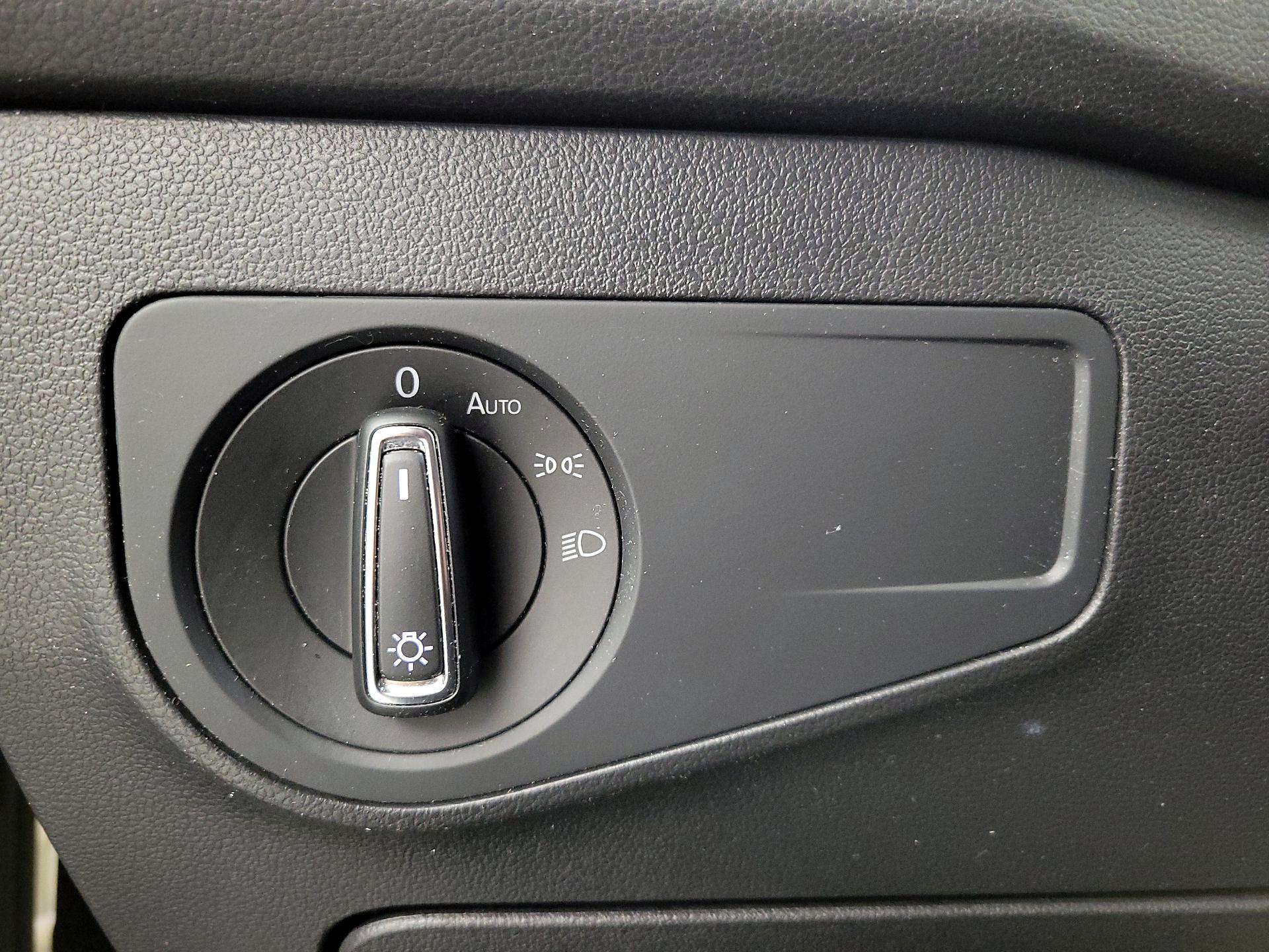 Thumbnail: 2022 Volkswagen Tiguan - 13