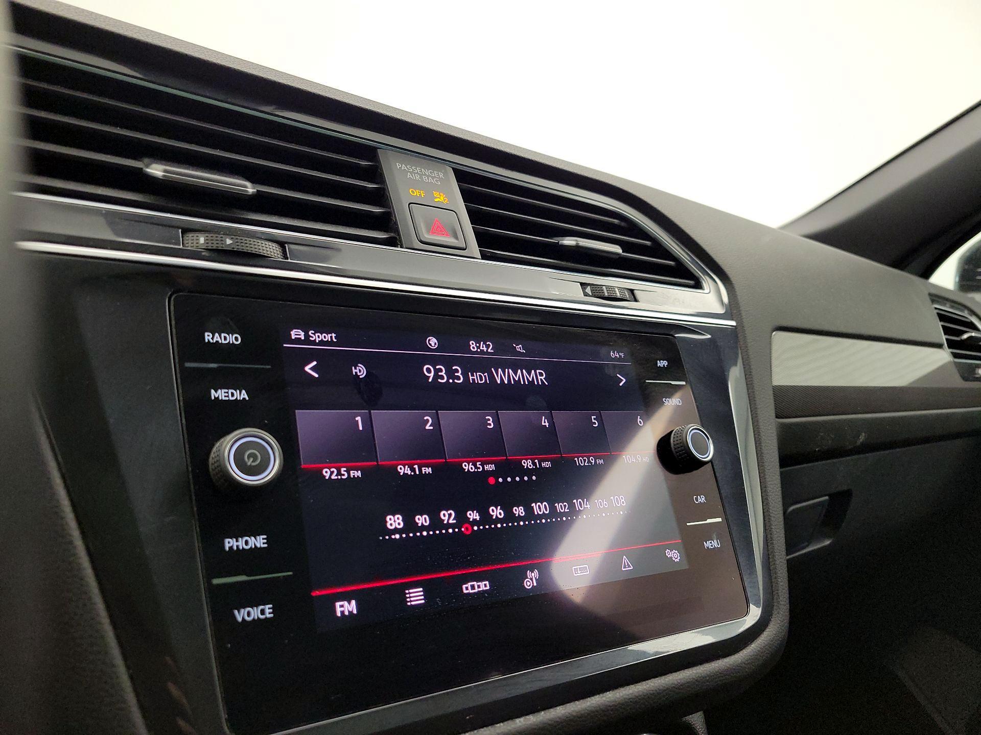 Thumbnail: 2022 Volkswagen Tiguan - 15