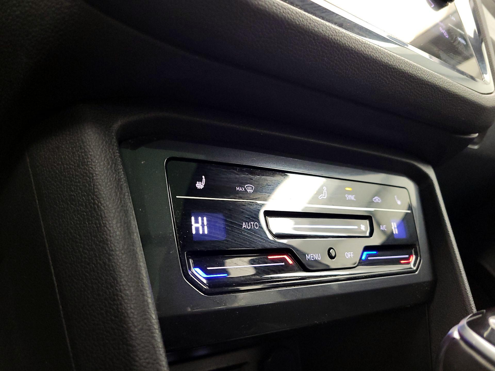 Thumbnail: 2022 Volkswagen Tiguan - 16