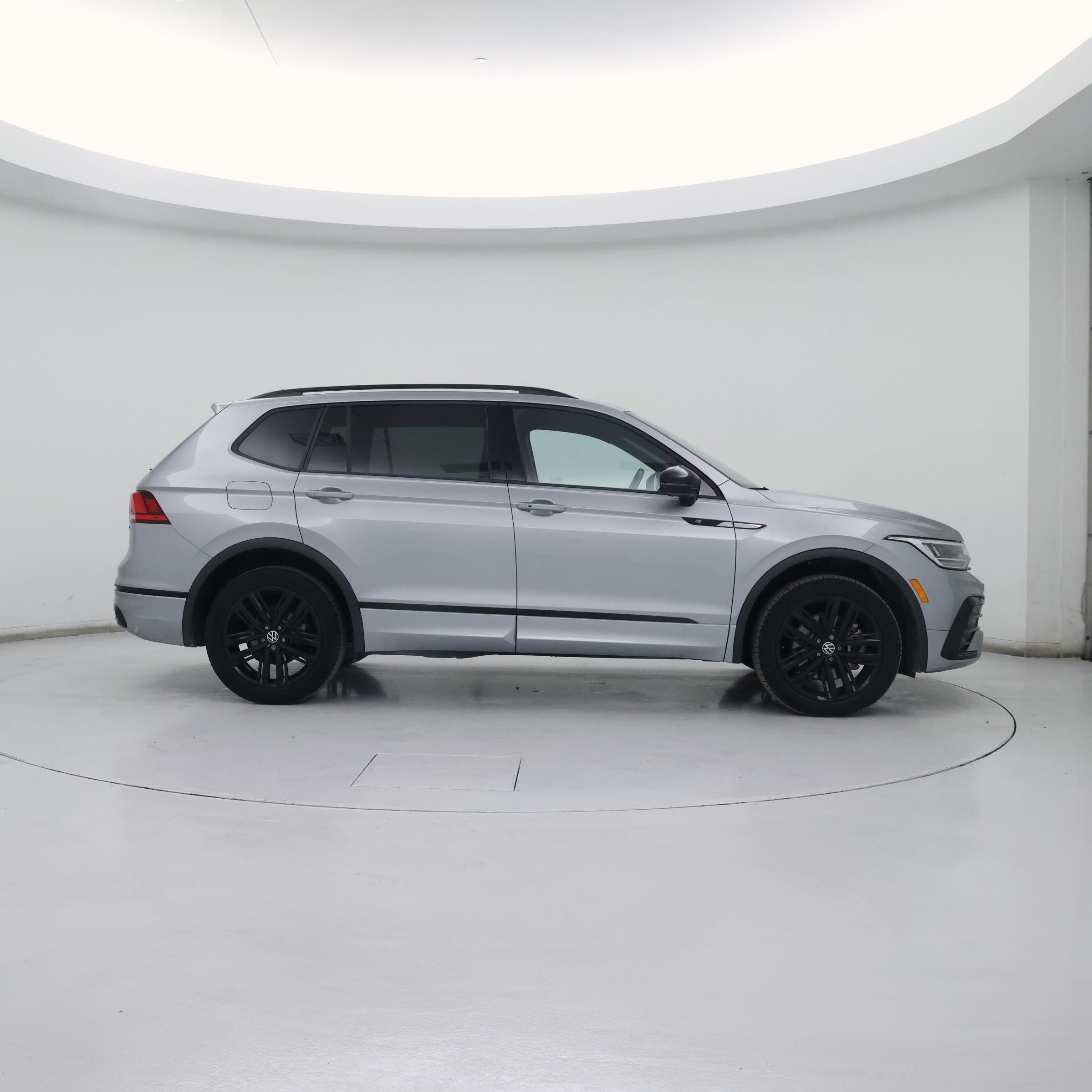 Thumbnail: 2022 Volkswagen Tiguan - 7