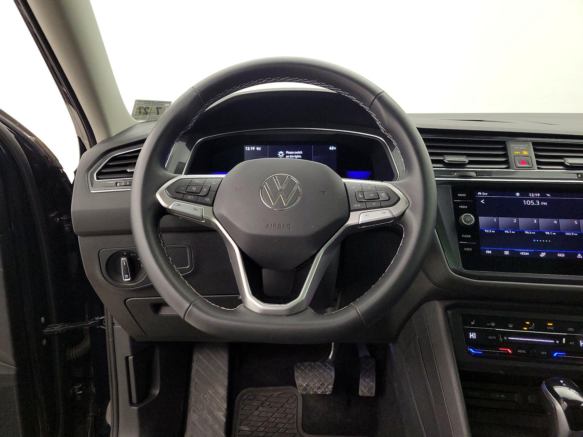 Thumbnail: 2022 Volkswagen Tiguan - 10