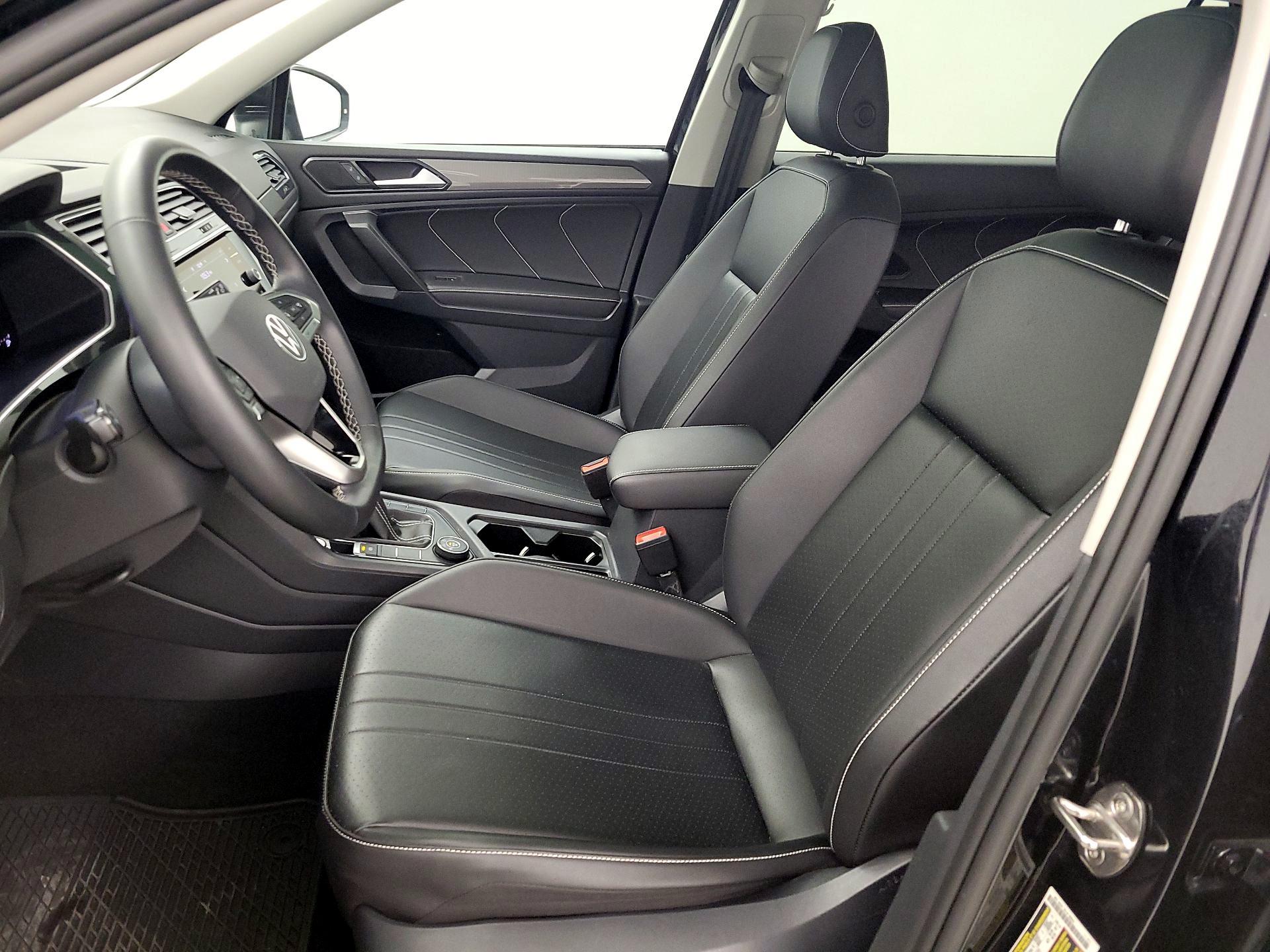 Thumbnail: 2022 Volkswagen Tiguan - 11