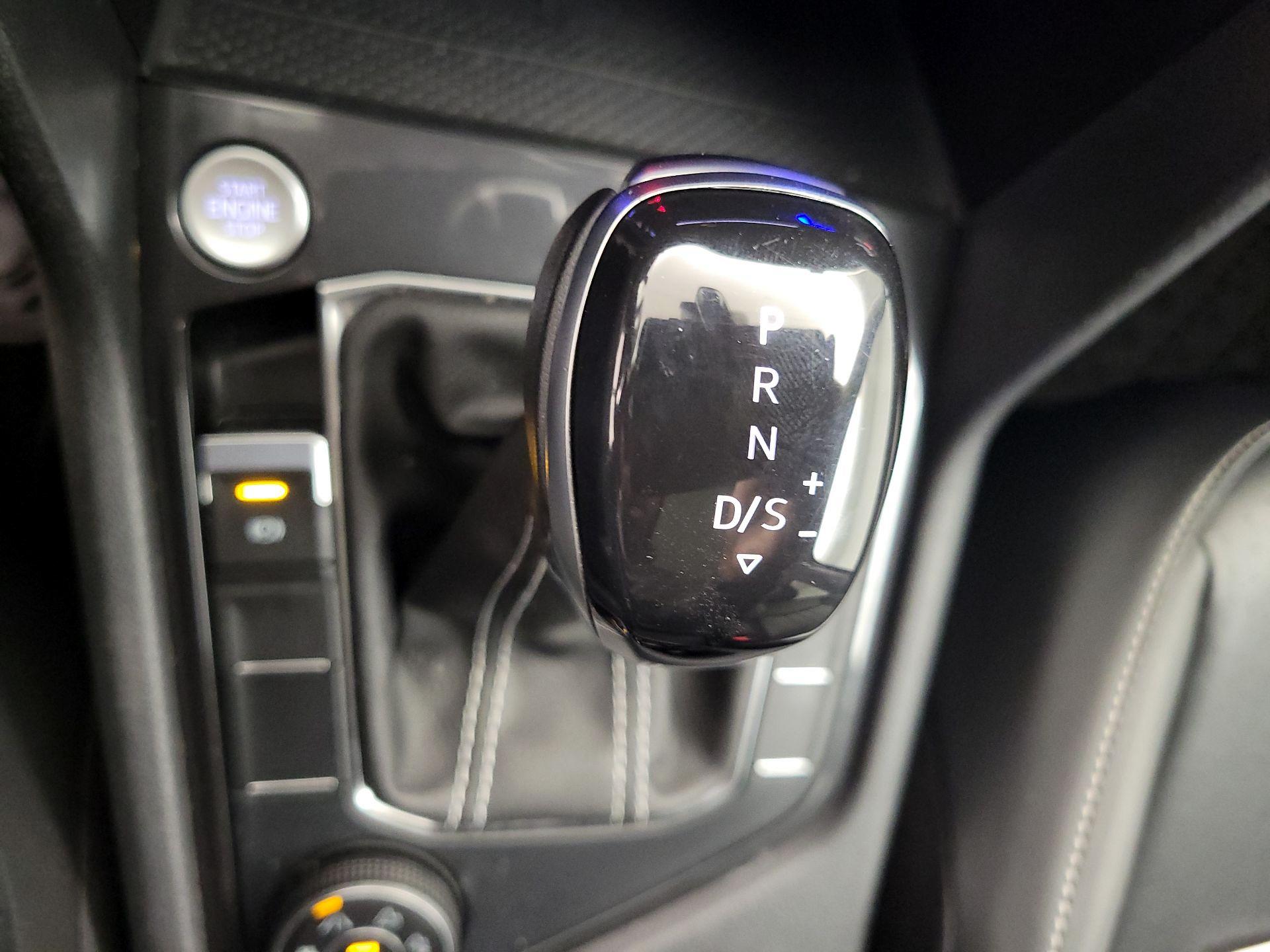 Thumbnail: 2022 Volkswagen Tiguan - 17