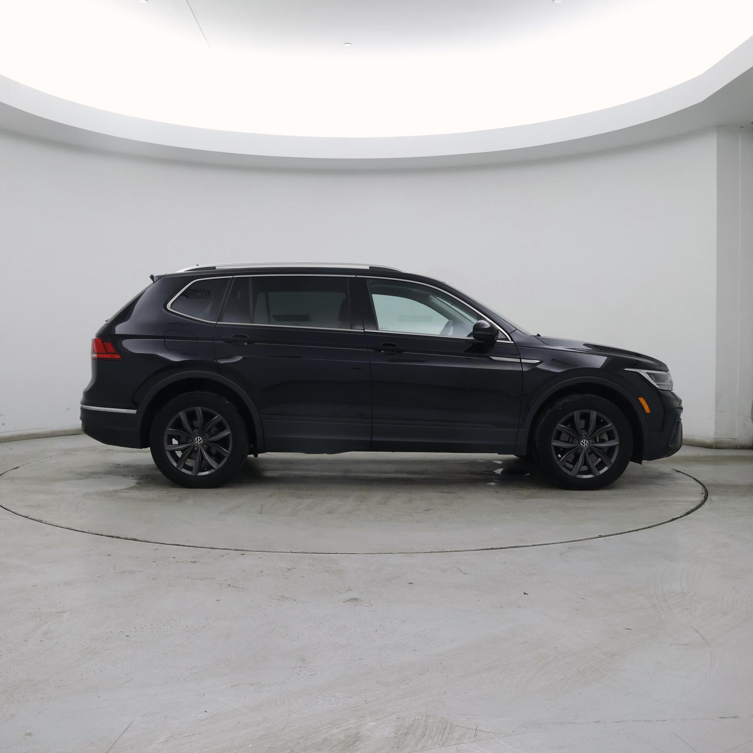 Thumbnail: 2022 Volkswagen Tiguan - 7