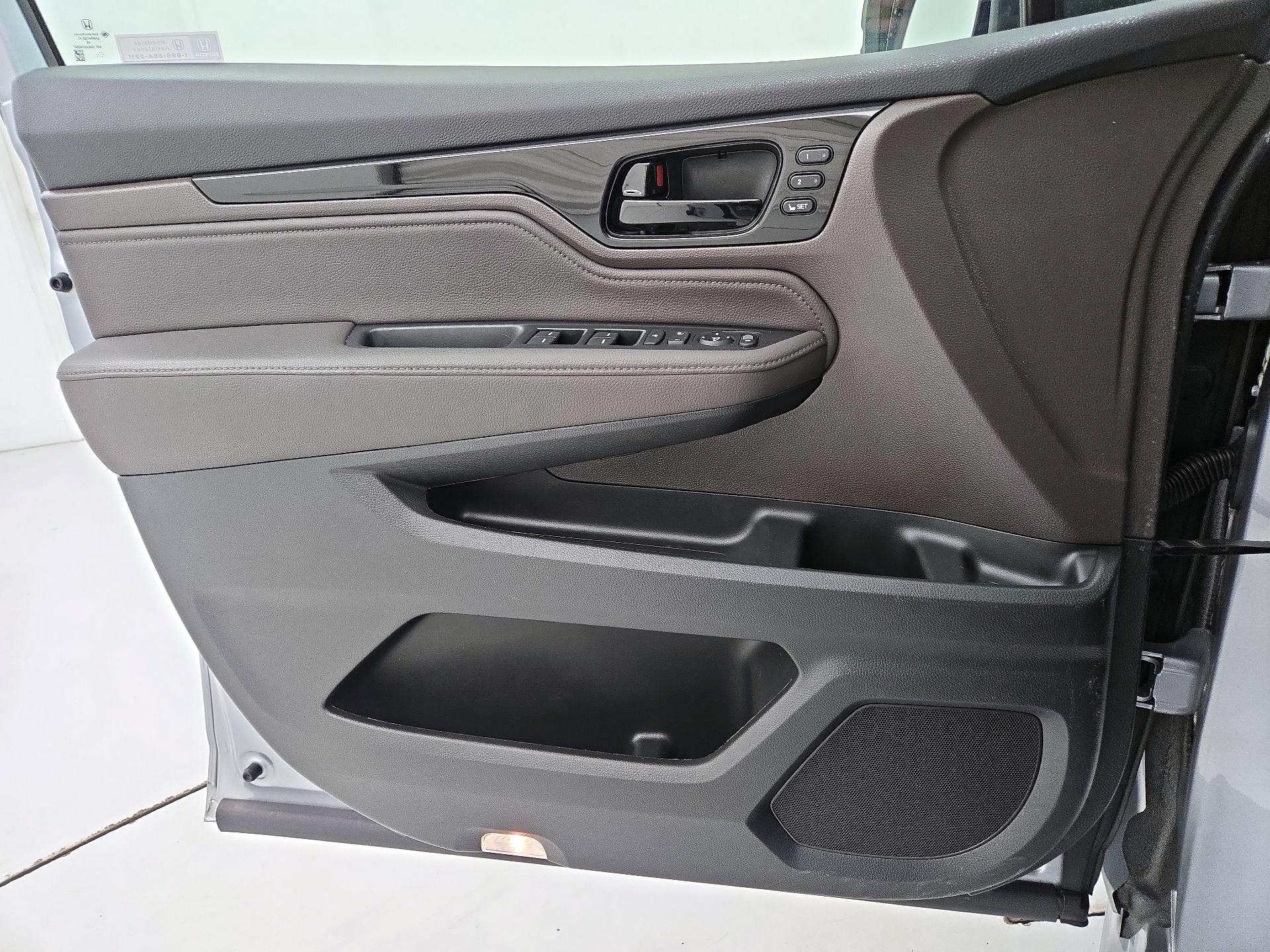 Thumbnail: 2023 Honda Odyssey - 12