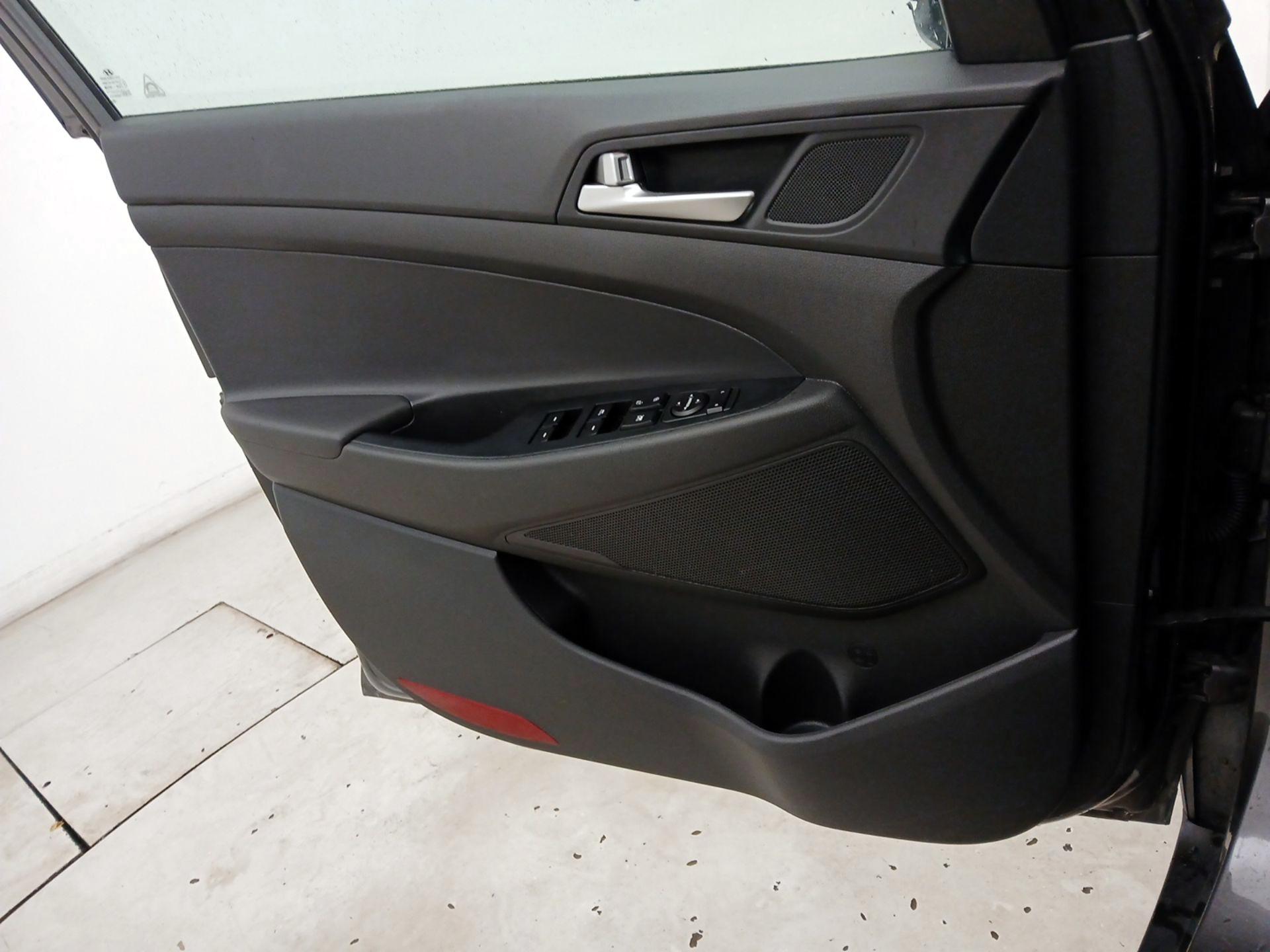 Thumbnail: 2020 Hyundai Tucson - 12